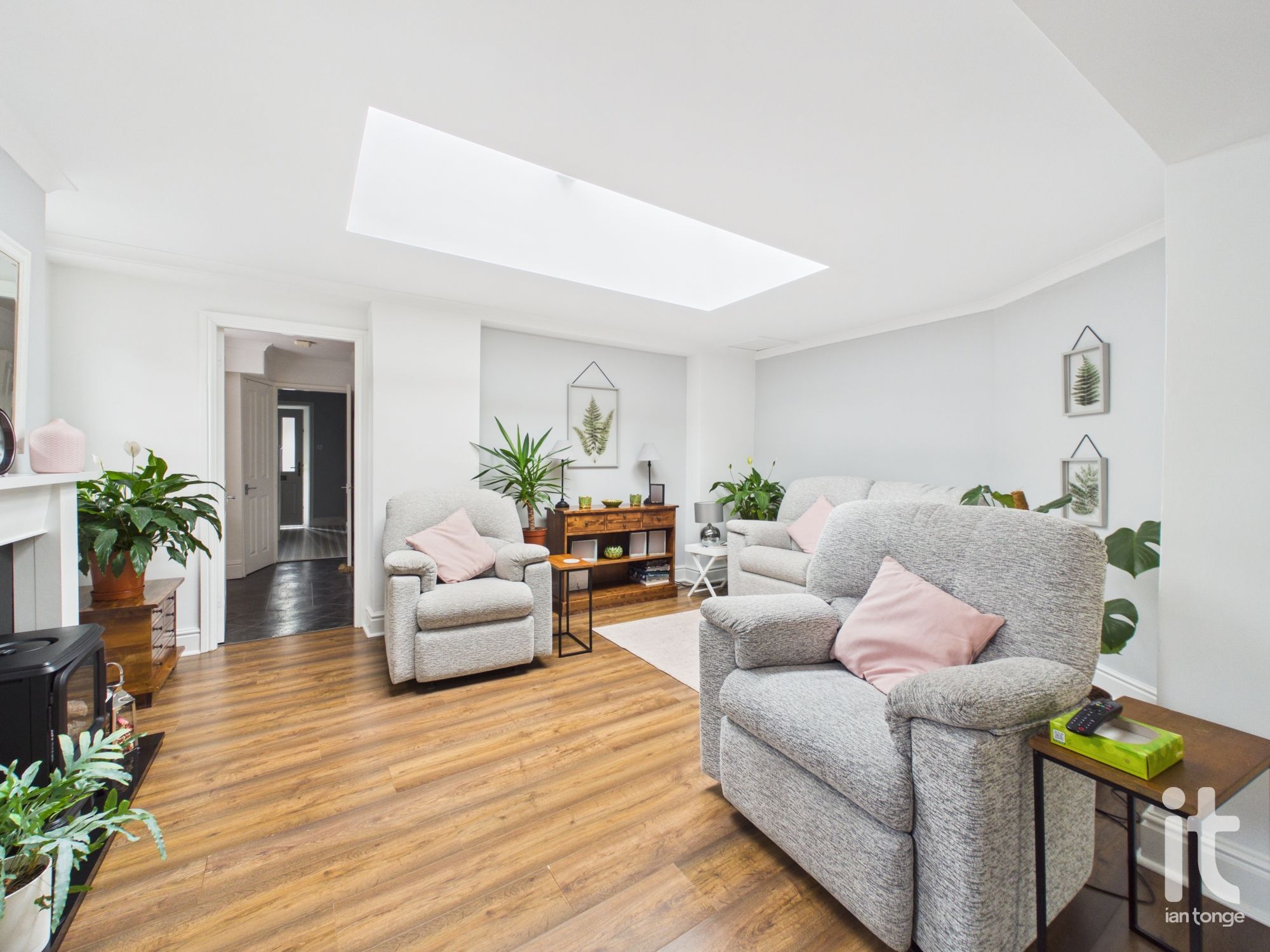 3 bedroom semi-detached house For Sale in Stockport - Photograph 11.