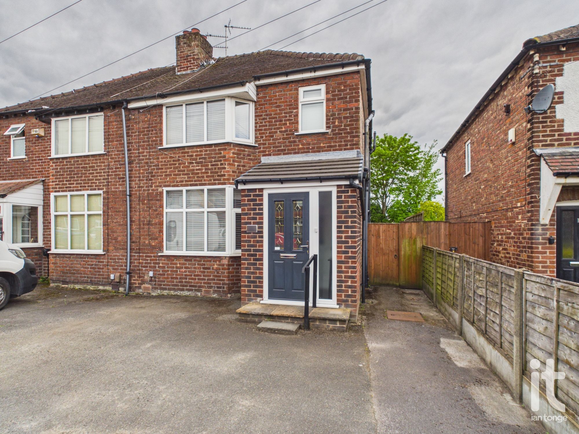 3 bedroom semi-detached house For Sale in Stockport - Property photograph.
