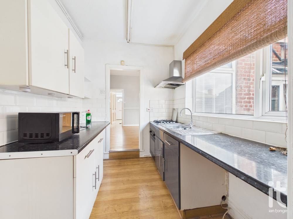 2 bedroom mid terraced house For Sale in Stockport - Photograph 5.