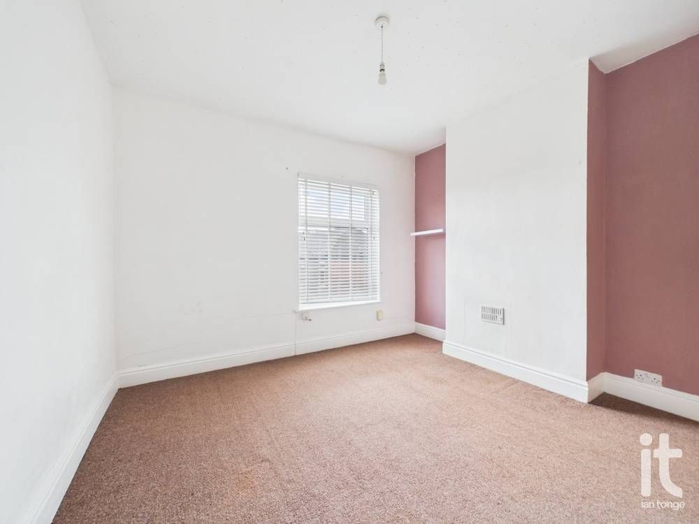 2 bedroom mid terraced house For Sale in Stockport - Photograph 8.