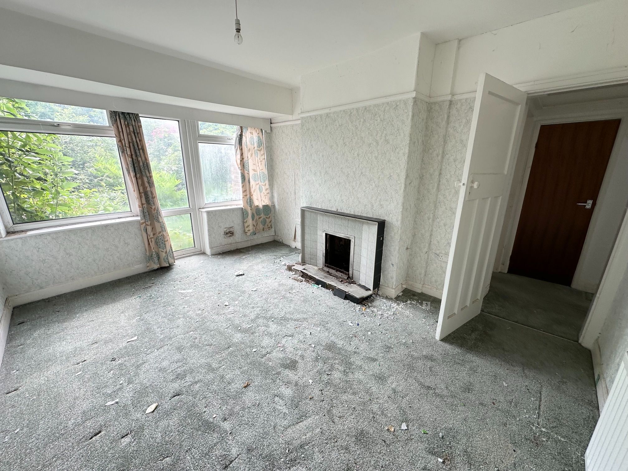 3 bedroom semi-detached house For Sale in Stockport - Photograph 3.