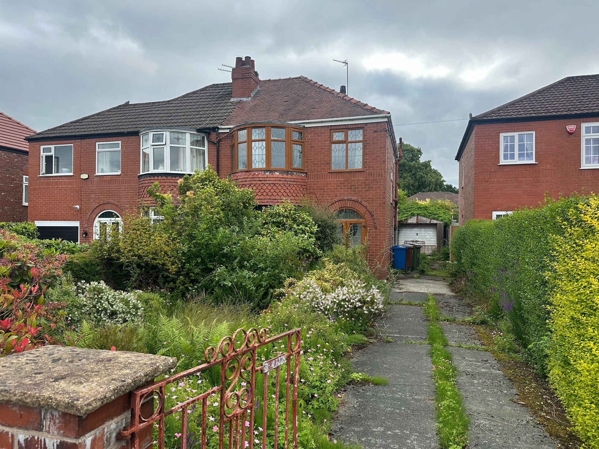 3 bedroom semi-detached house For Sale in Stockport - Property photograph.