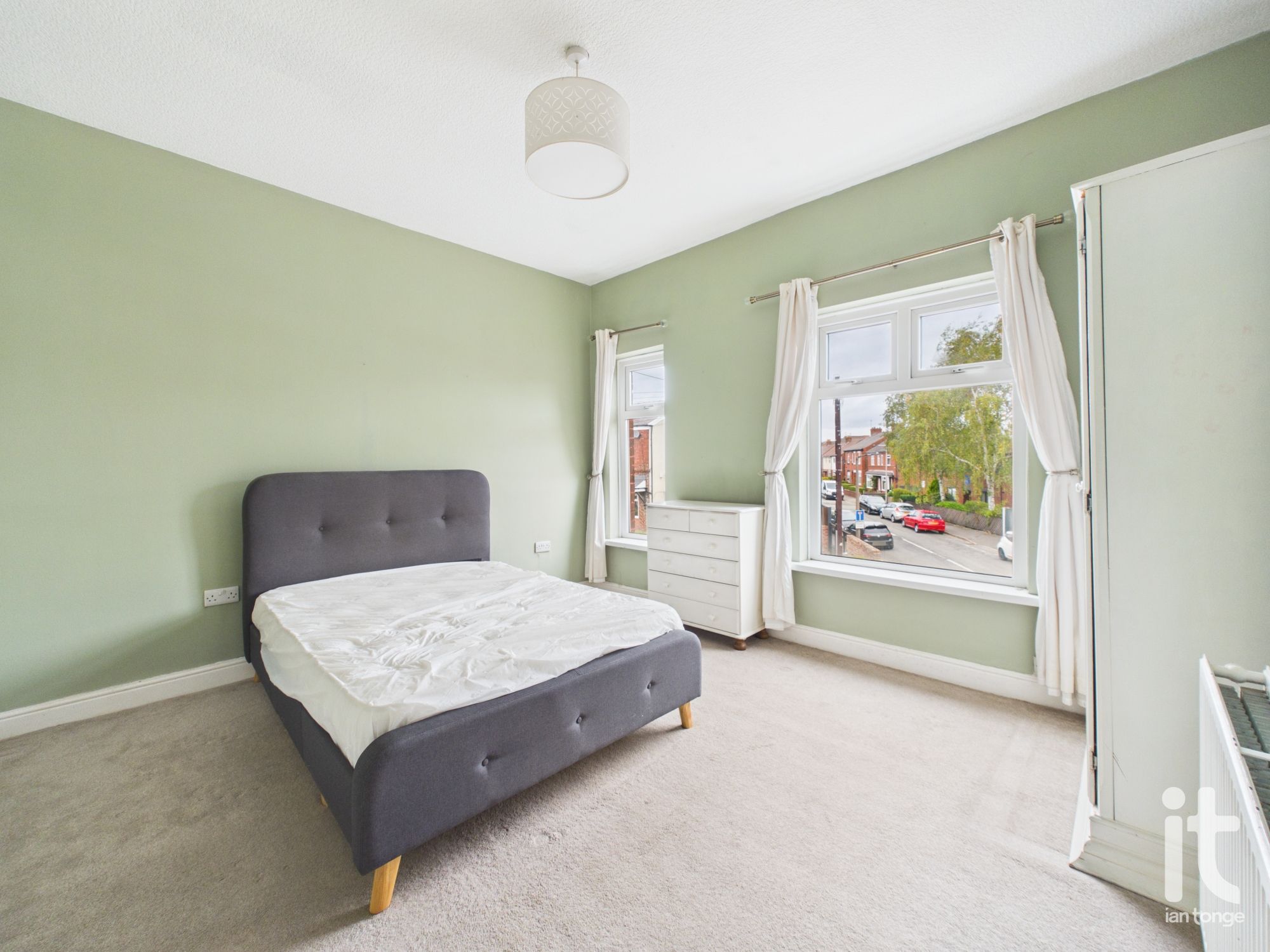 2 bedroom mid terraced house For Sale in Stockport - Photograph 9.