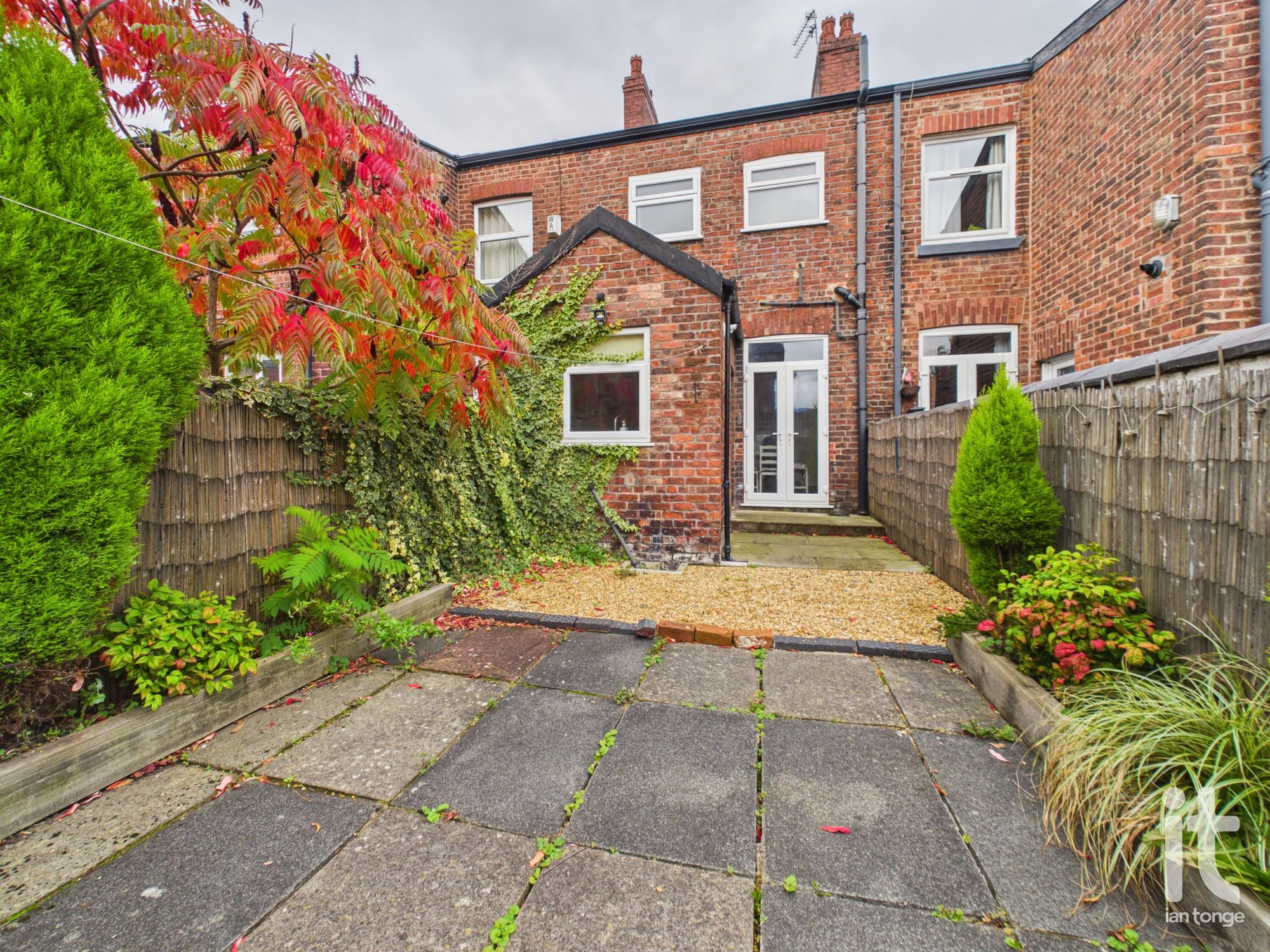 2 bedroom mid terraced house For Sale in Stockport - Photograph 2.