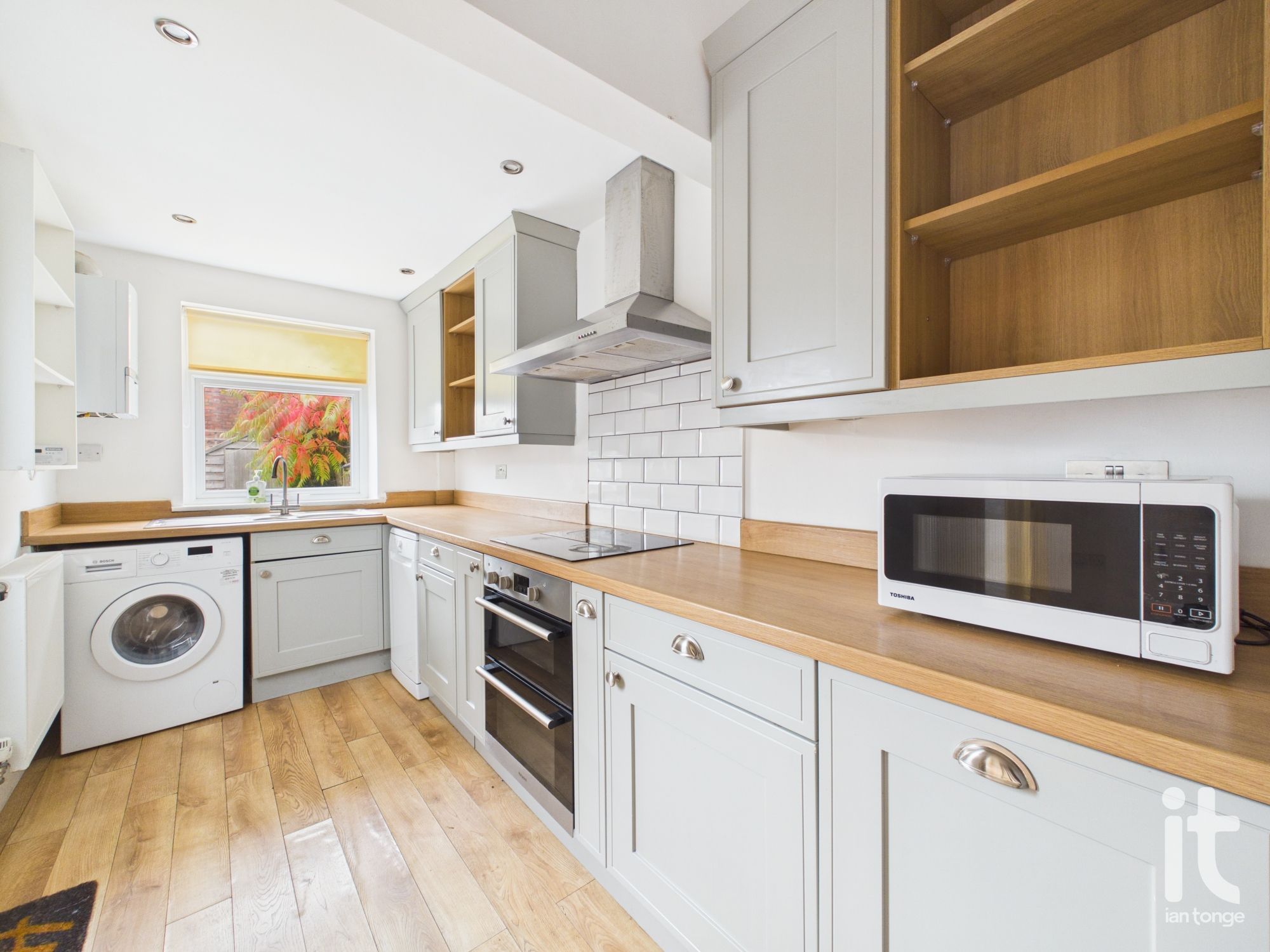 2 bedroom mid terraced house For Sale in Stockport - Photograph 7.
