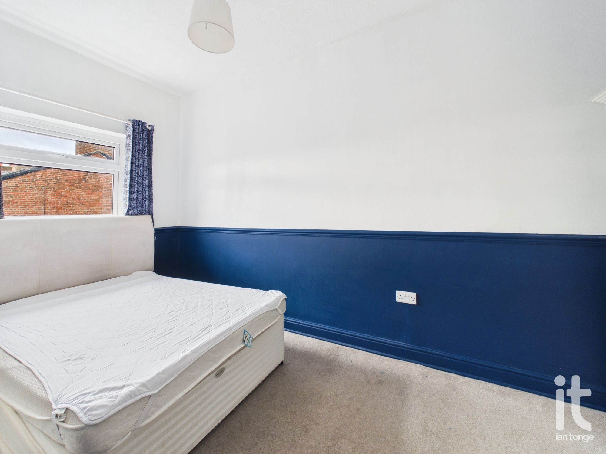 2 bedroom mid terraced house For Sale in Stockport - Photograph 10.