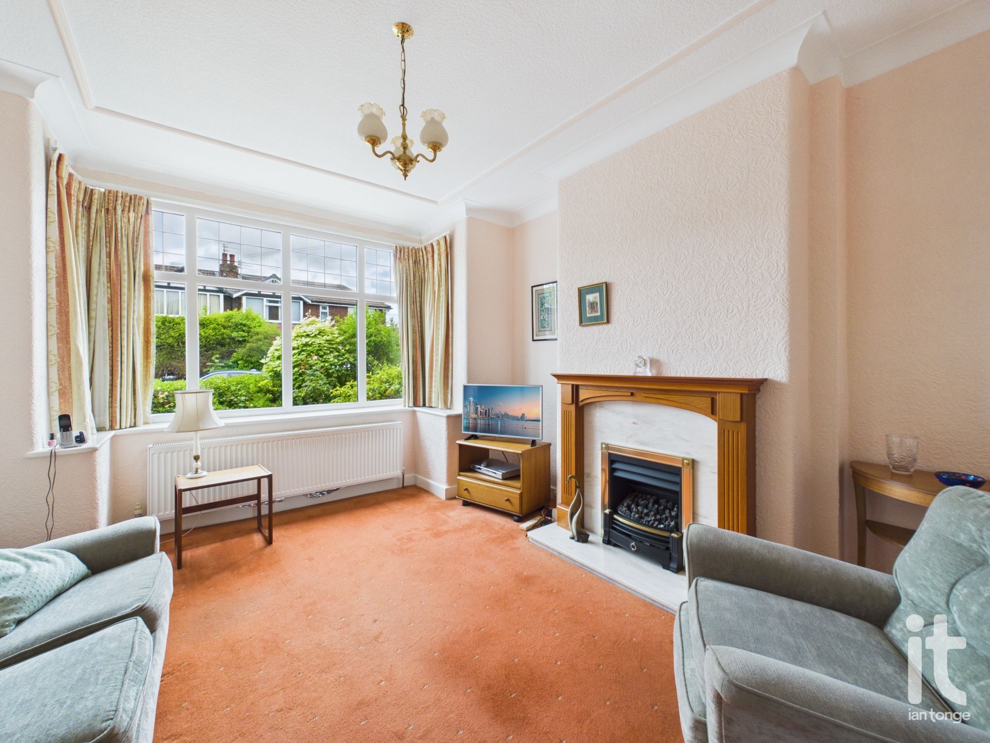 3 bedroom semi-detached house For Sale in Stockport - Property photograph.
