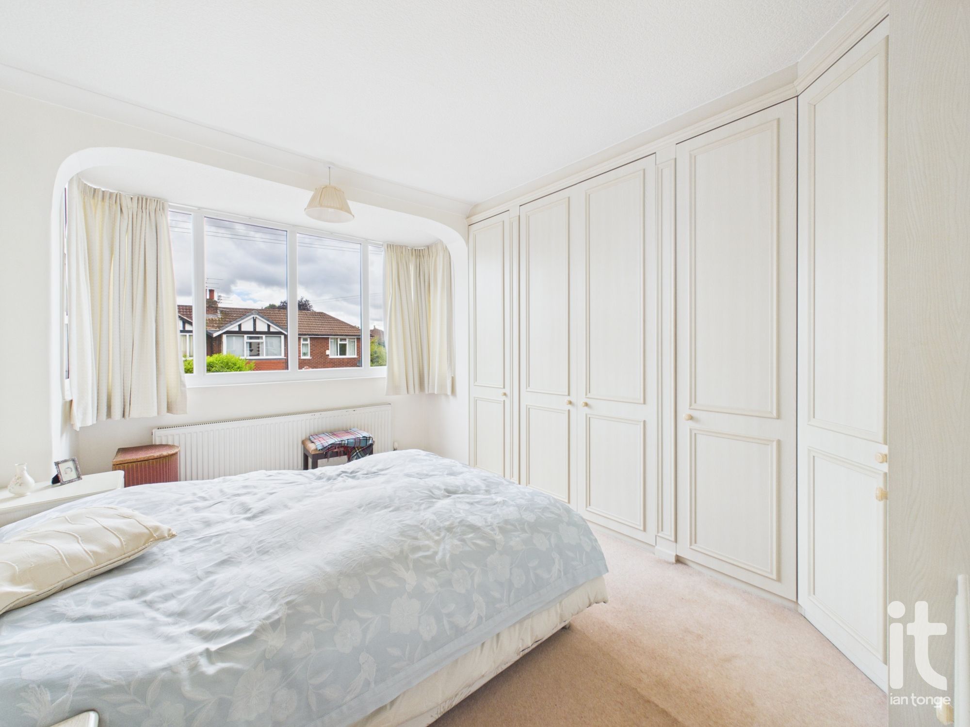 3 bedroom semi-detached house For Sale in Stockport - Property photograph.