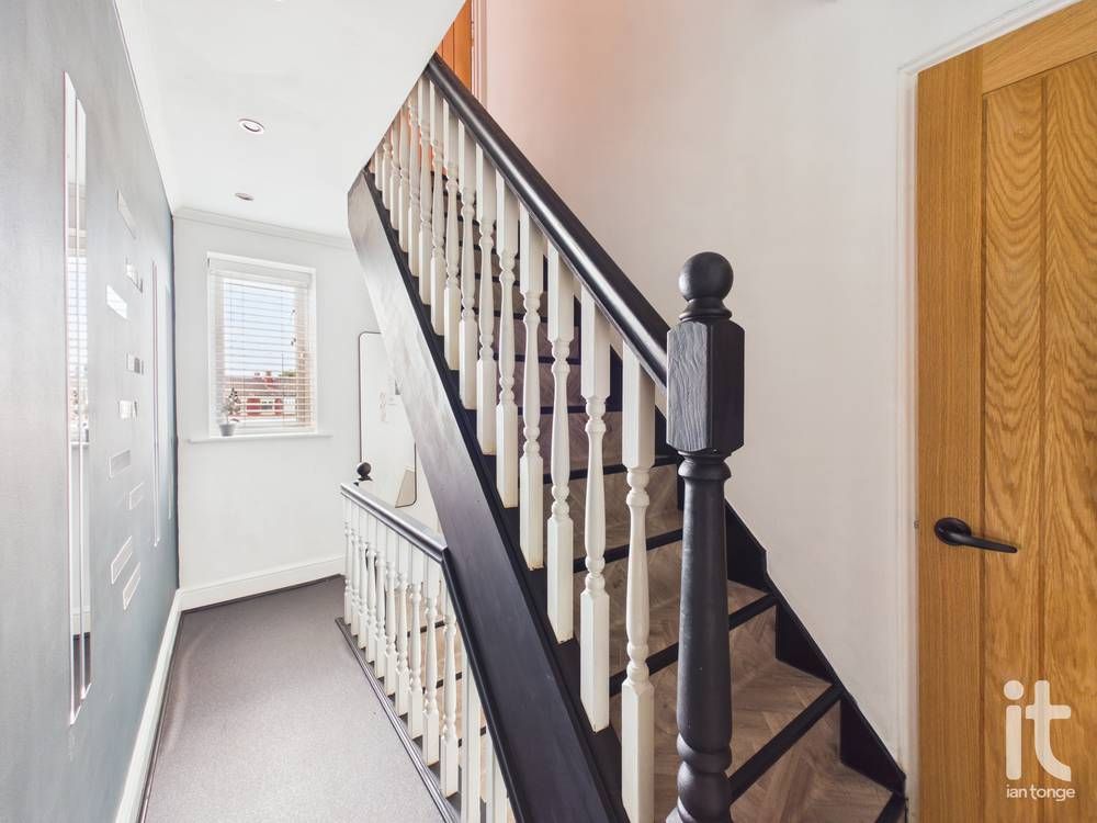 2 bedroom end terraced house For Sale in Stockport - Photograph 7.