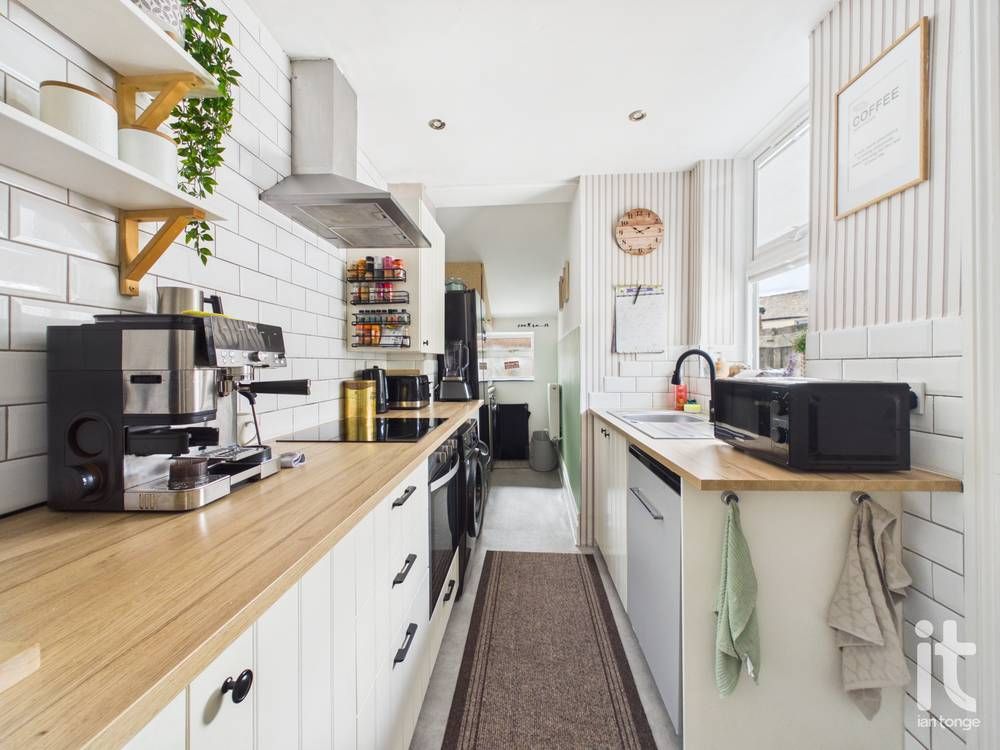 2 bedroom end terraced house For Sale in Stockport - Photograph 5.