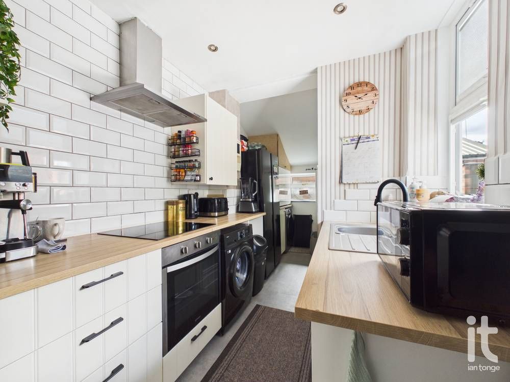 2 bedroom end terraced house For Sale in Stockport - Photograph 6.