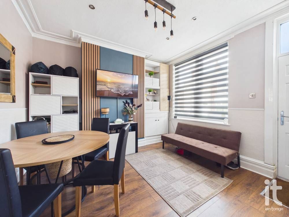 2 bedroom end terraced house For Sale in Stockport - Photograph 4.