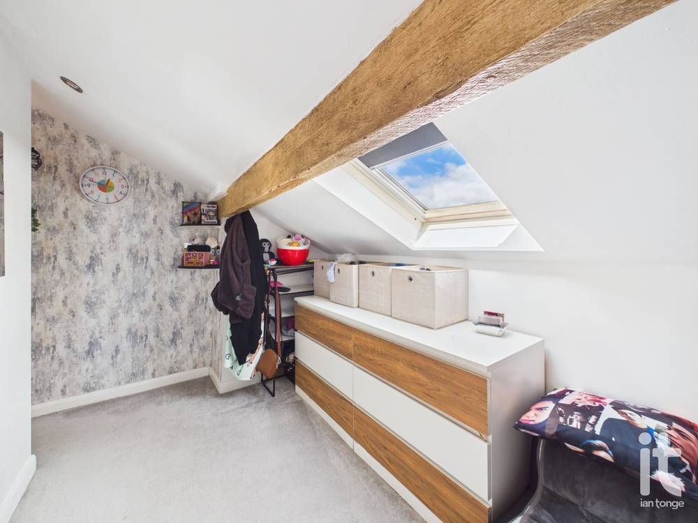 2 bedroom end terraced house For Sale in Stockport - Photograph 15.
