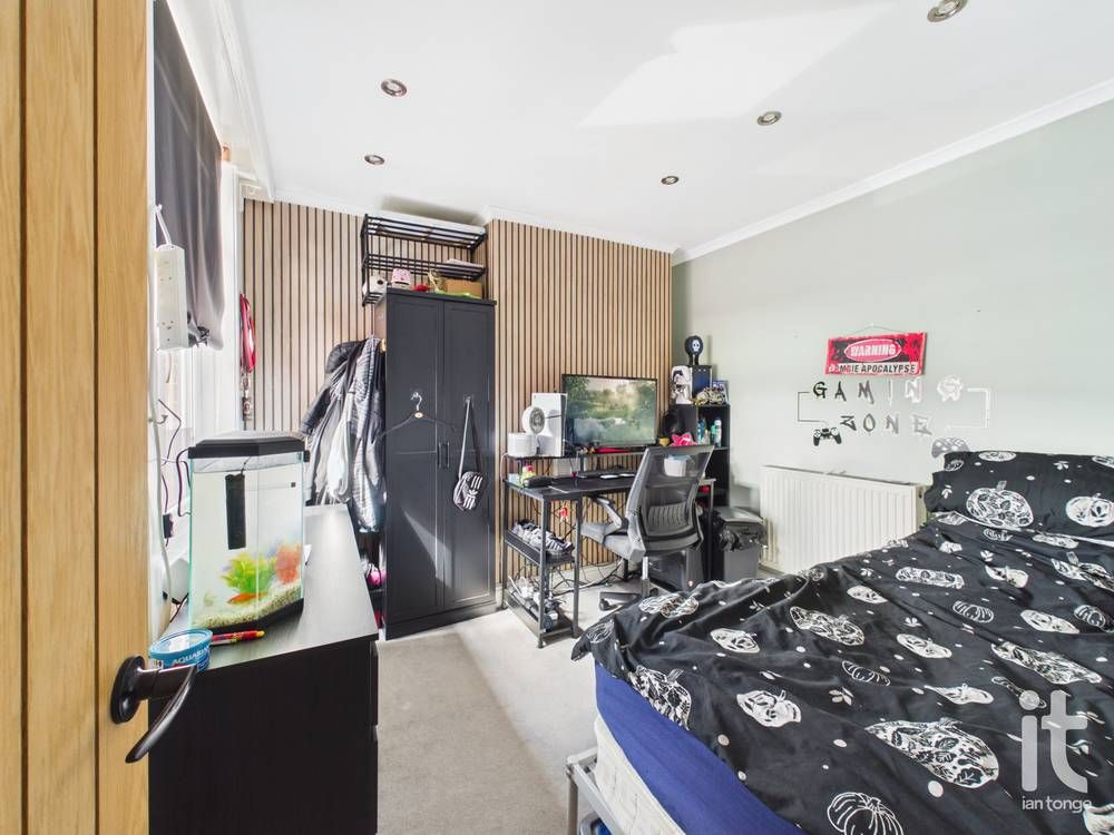 2 bedroom end terraced house For Sale in Stockport - Photograph 10.