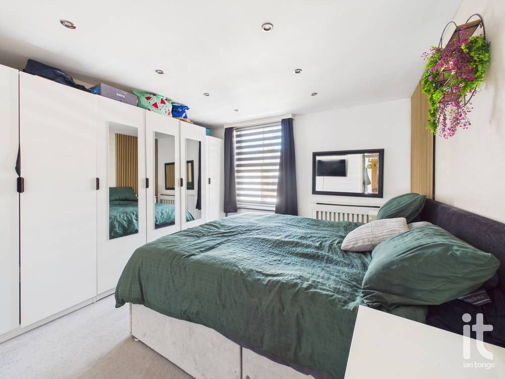 2 bedroom end terraced house For Sale in Stockport - Photograph 9.