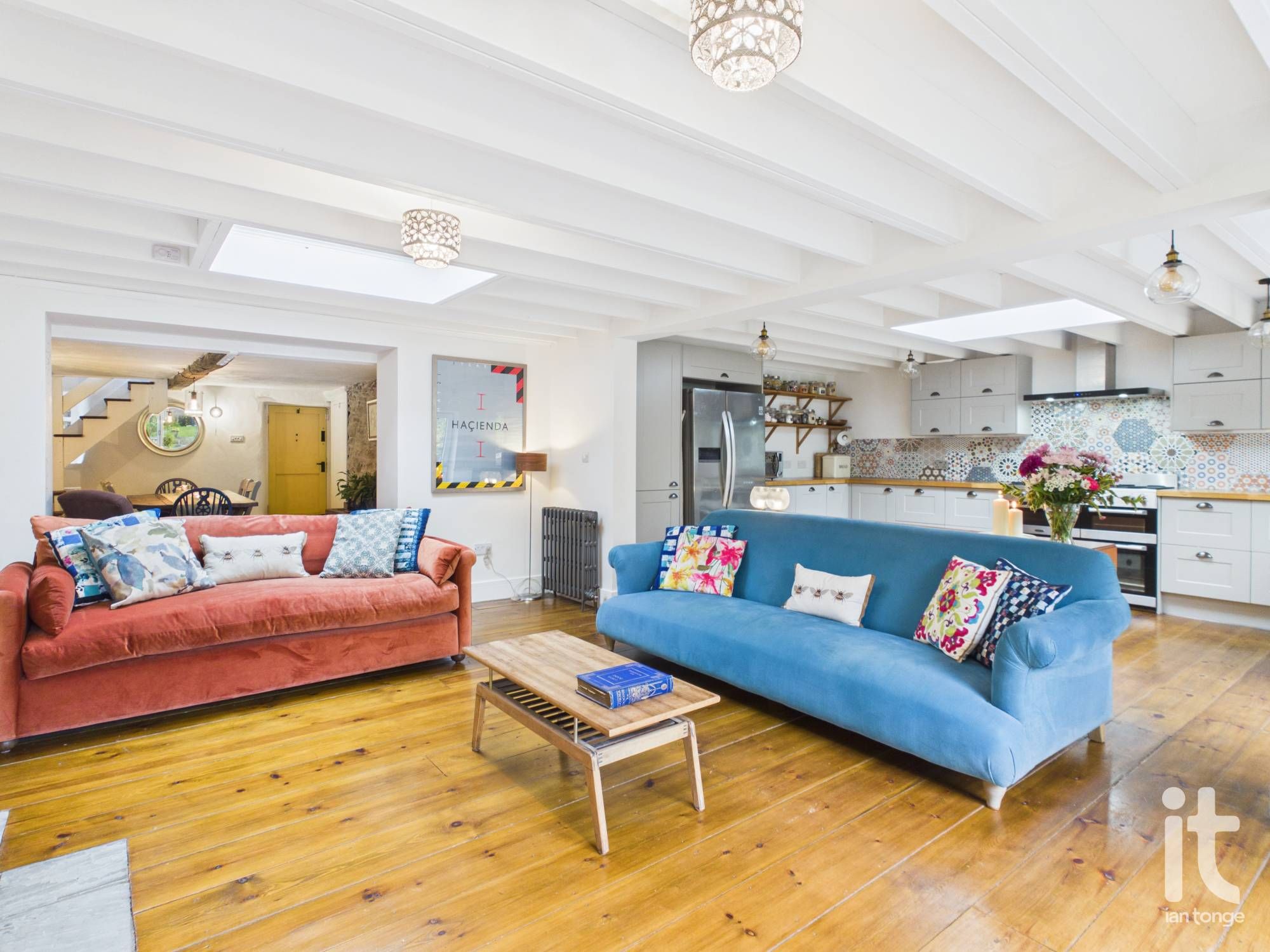 3 bedroom semi-detached house For Sale in Stockport - Property photograph.