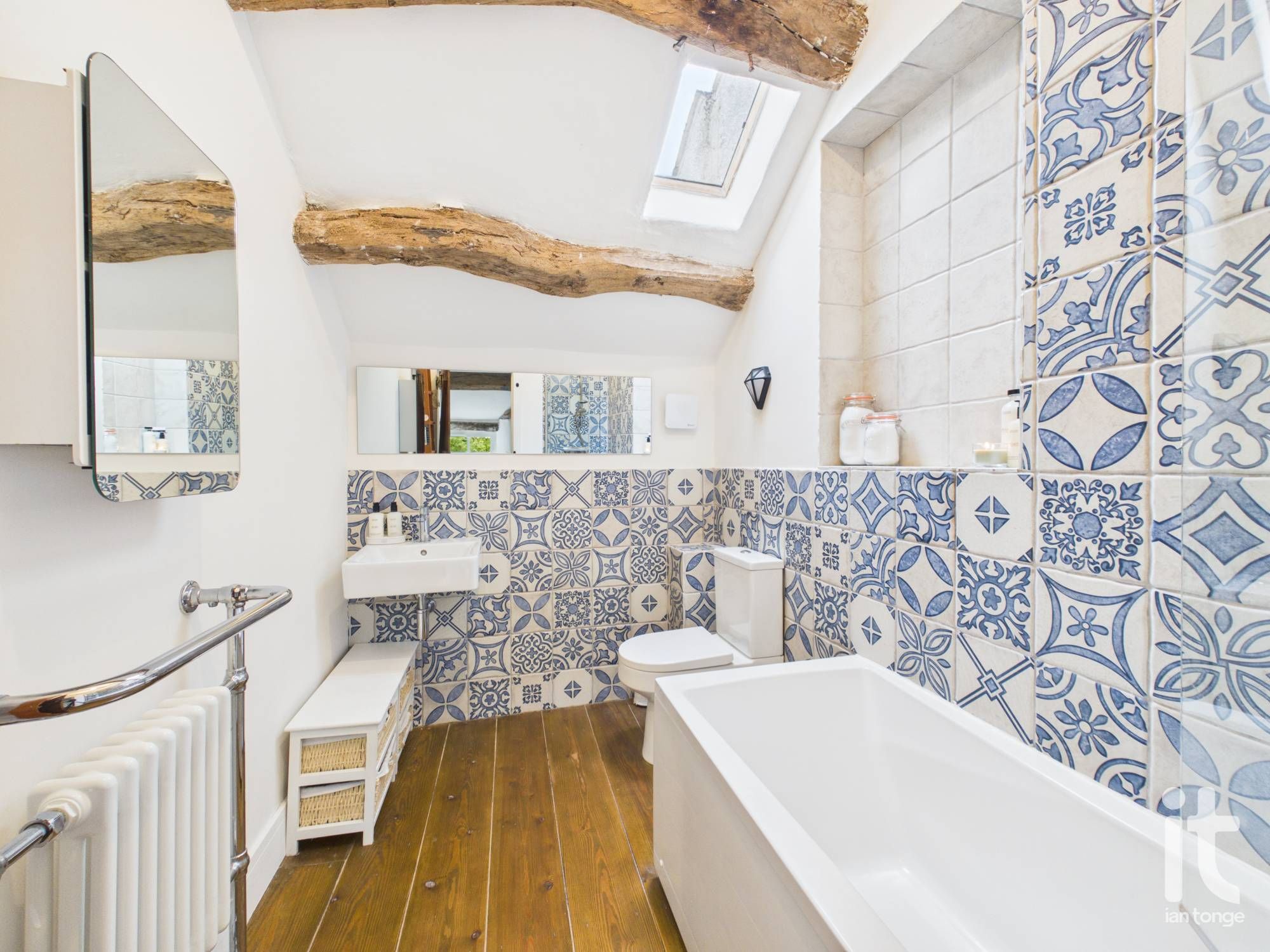 3 bedroom semi-detached house For Sale in Stockport - Photograph 25.