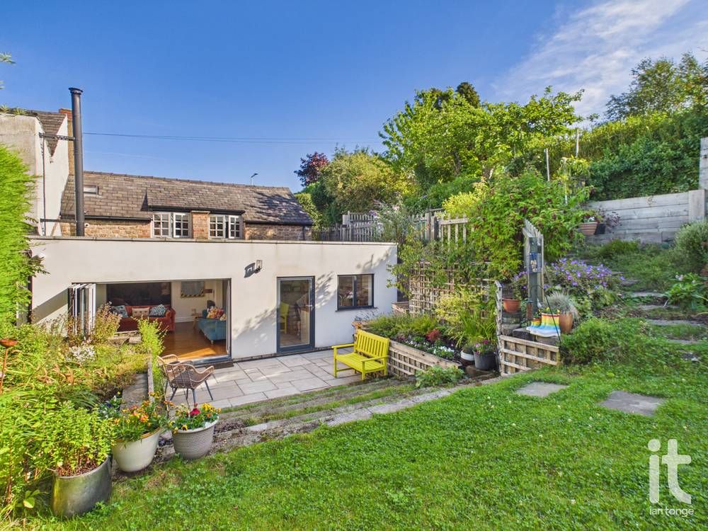 3 bedroom semi-detached house For Sale in Stockport - Property photograph.