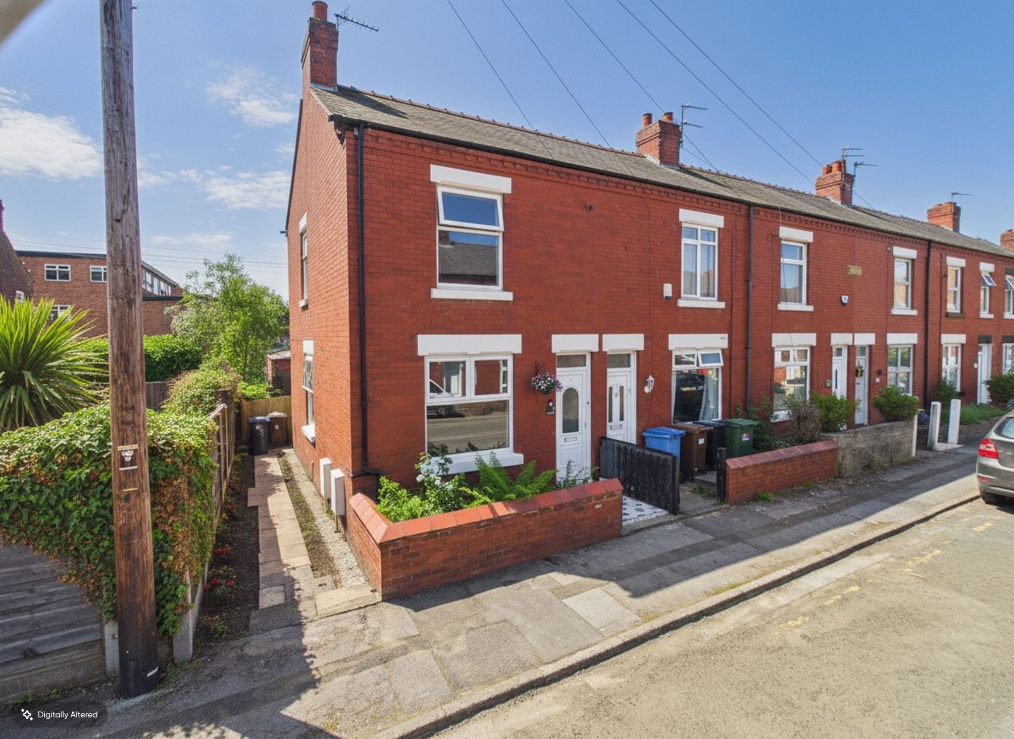 2 bedroom end terraced house For Sale in Stockport - Property photograph.