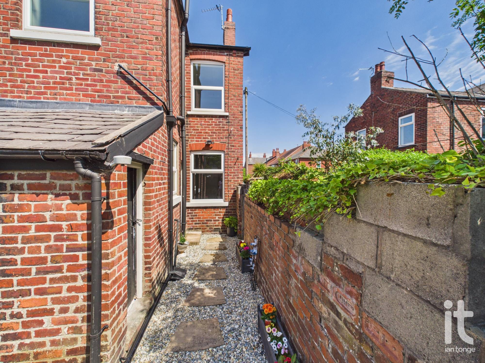 2 bedroom end terraced house For Sale in Stockport - Photograph 15.