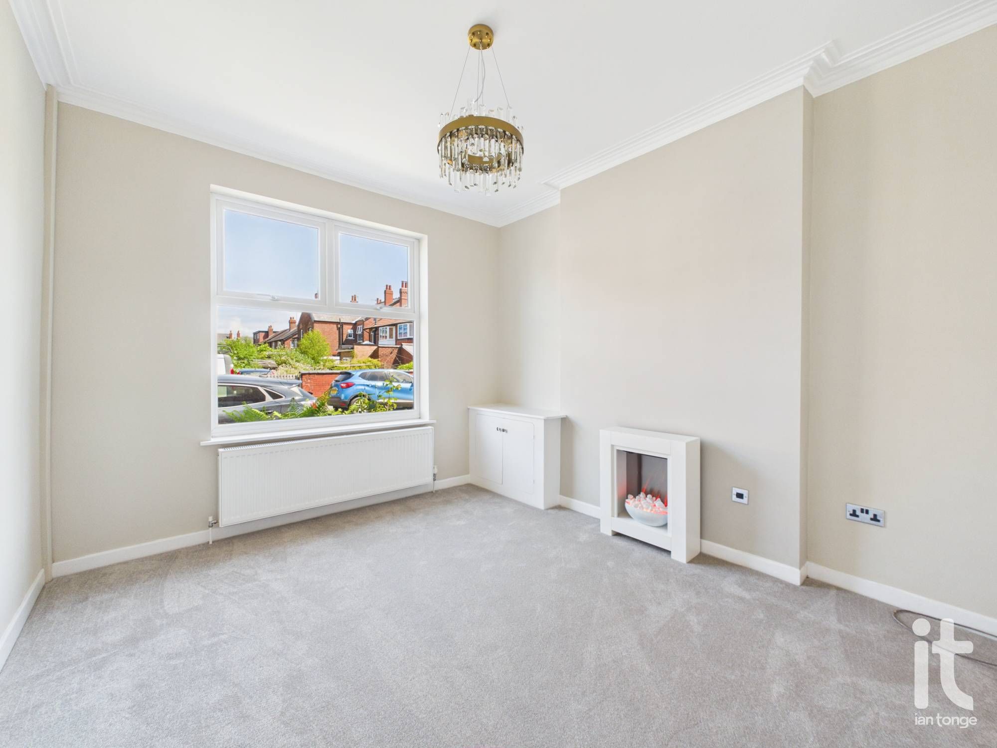 2 bedroom end terraced house For Sale in Stockport - Photograph 5.