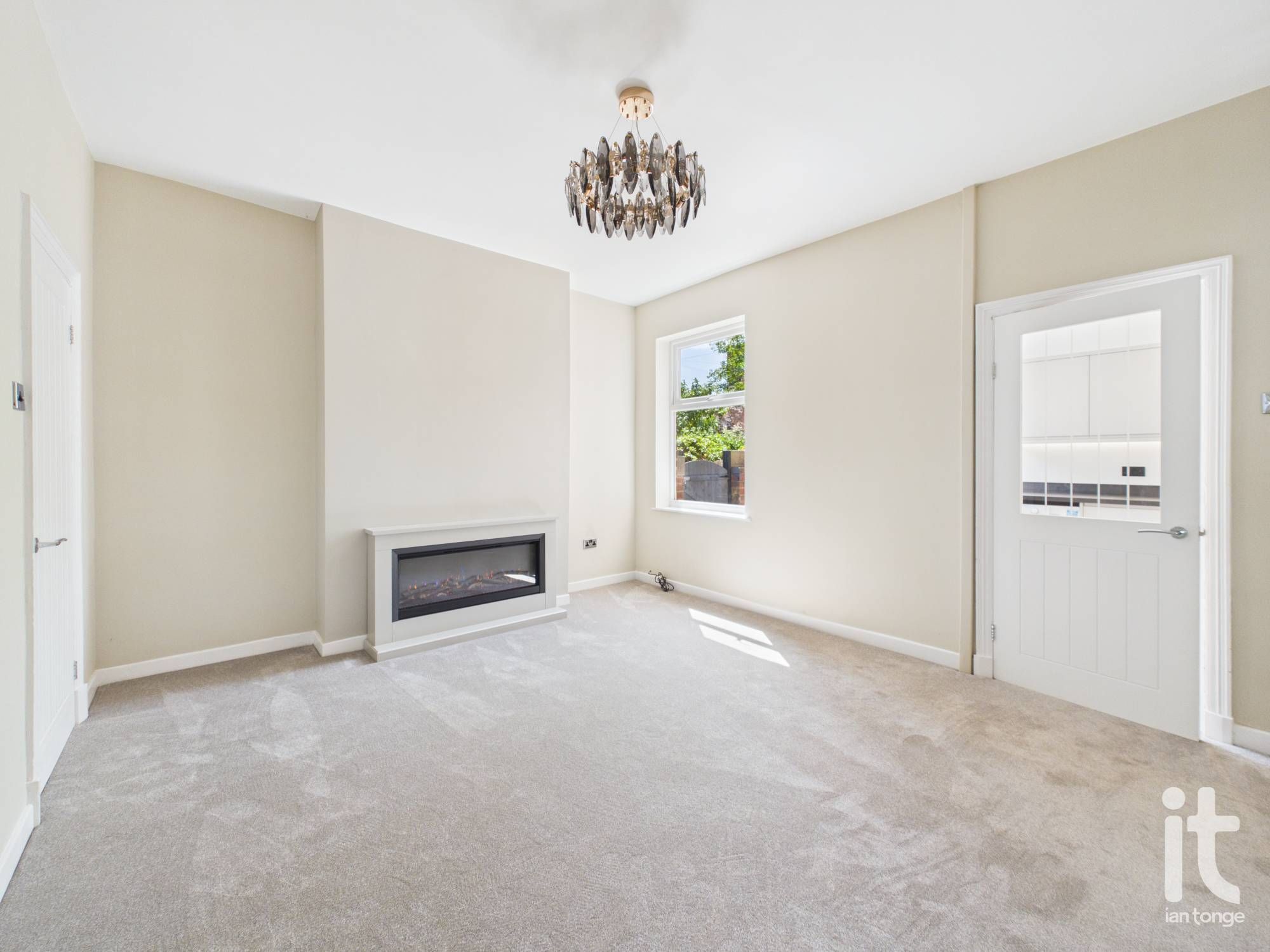 2 bedroom end terraced house For Sale in Stockport - Photograph 6.