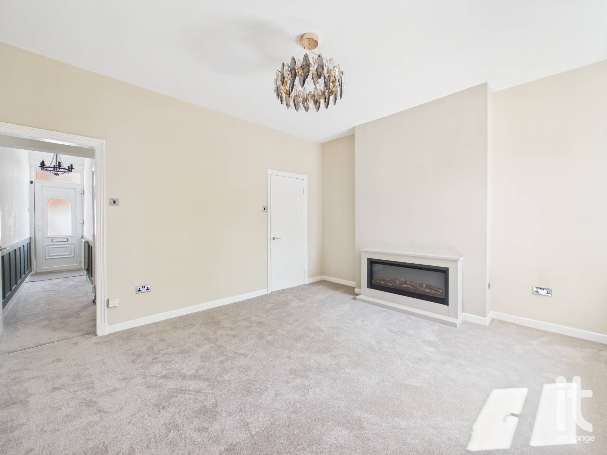 2 bedroom end terraced house For Sale in Stockport - Photograph 7.