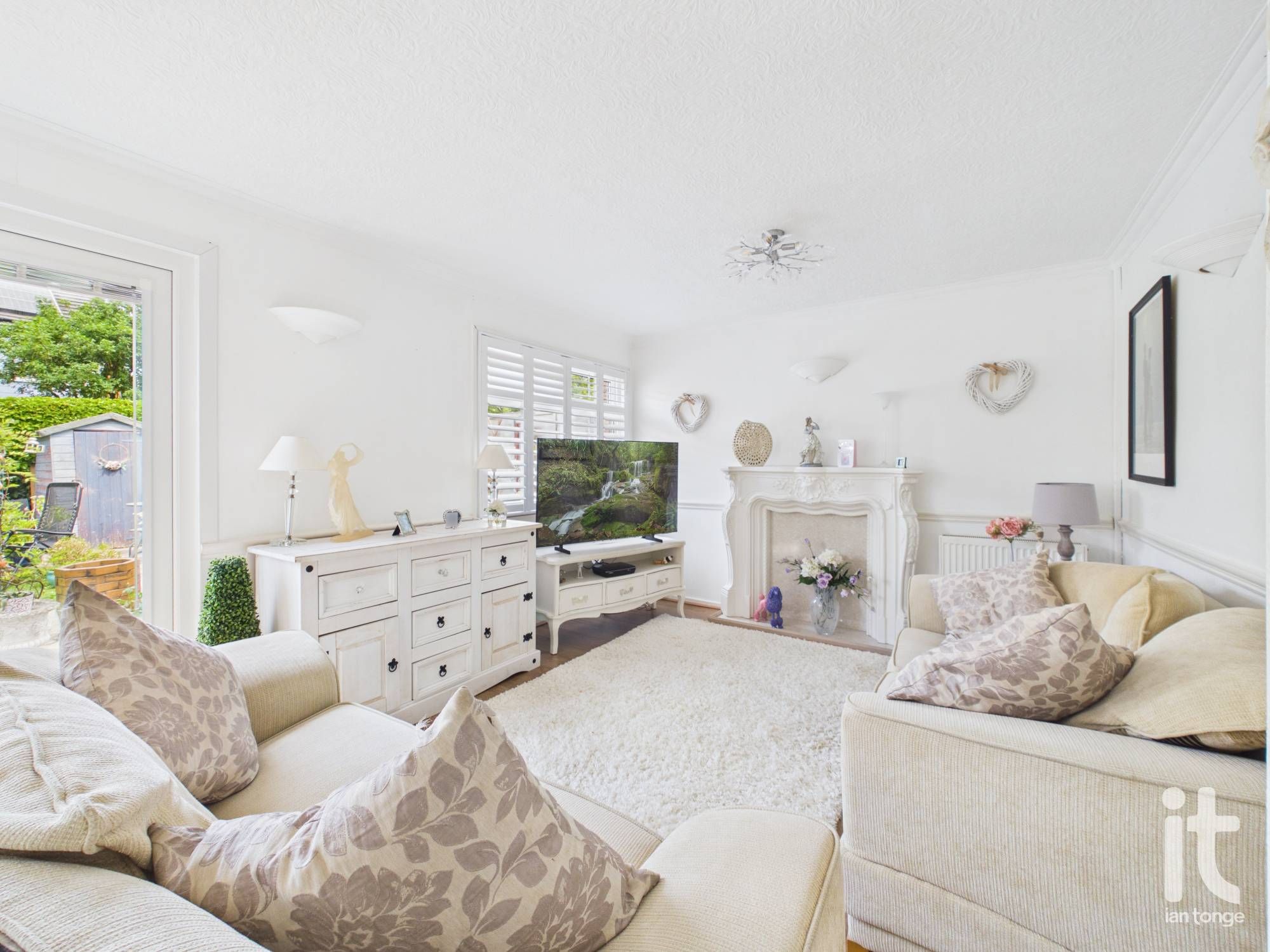 3 bedroom semi-detached house For Sale in Stockport - Property photograph.