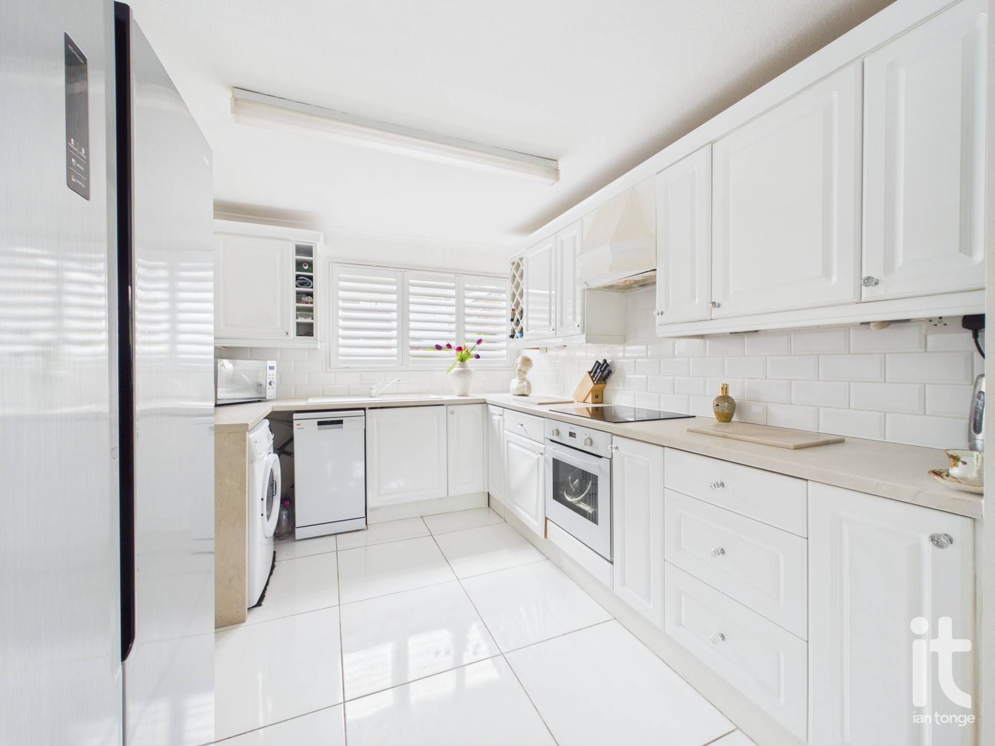 3 bedroom semi-detached house For Sale in Stockport - Property photograph.