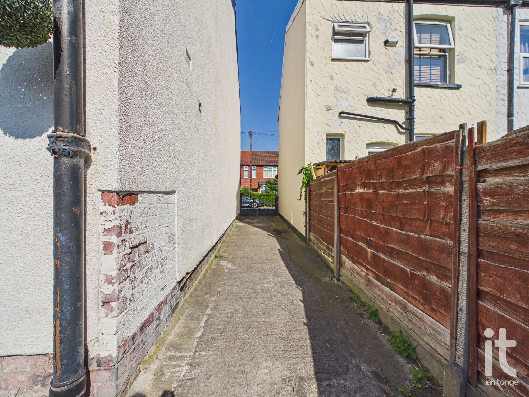 3 bedroom end terraced house For Sale in Stockport - Photograph 15.