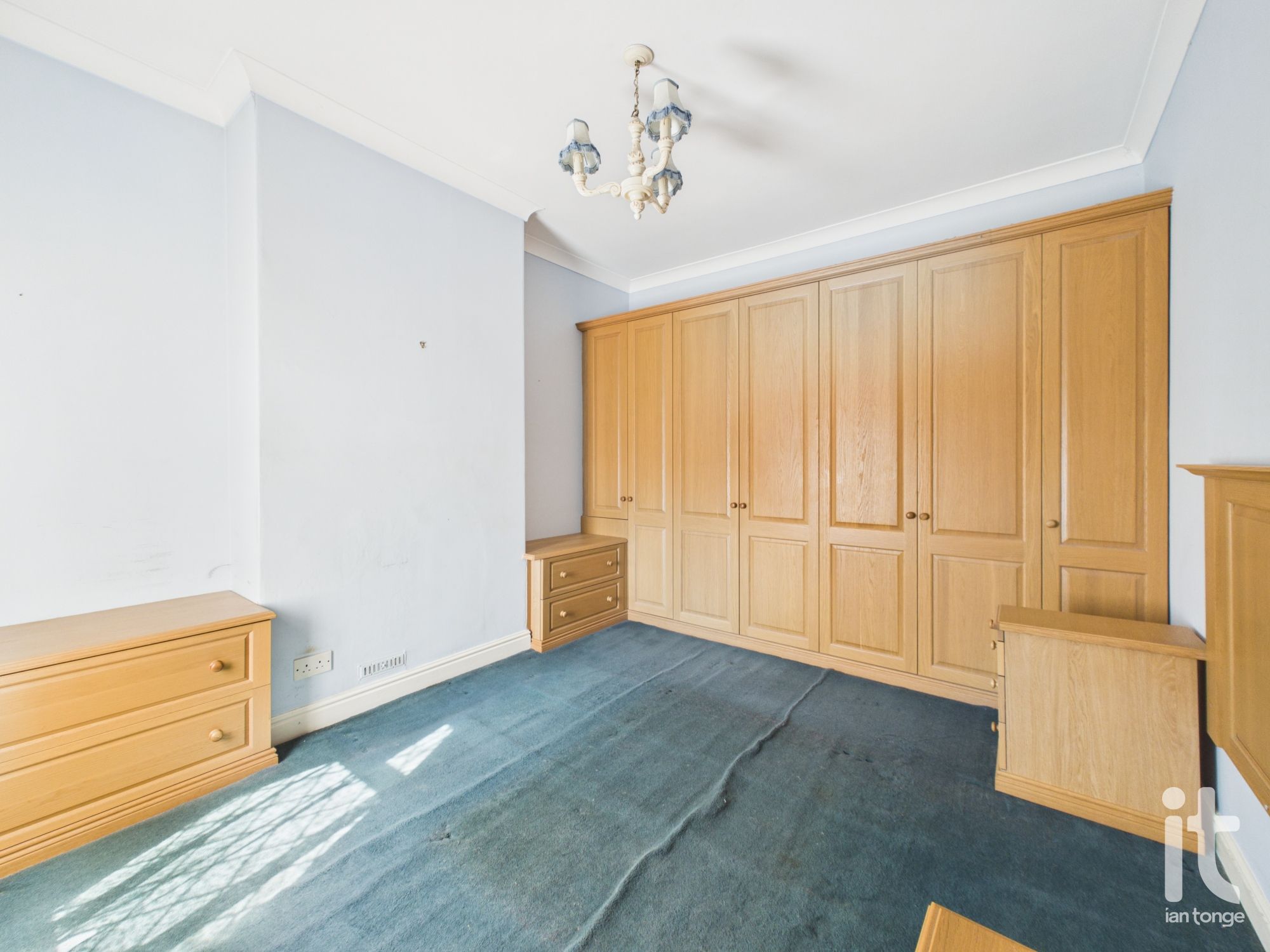 3 bedroom end terraced house For Sale in Stockport - Photograph 9.