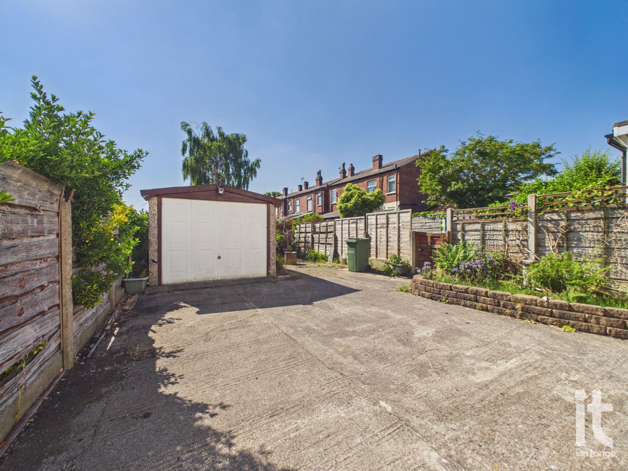 3 bedroom end terraced house For Sale in Stockport - Photograph 16.