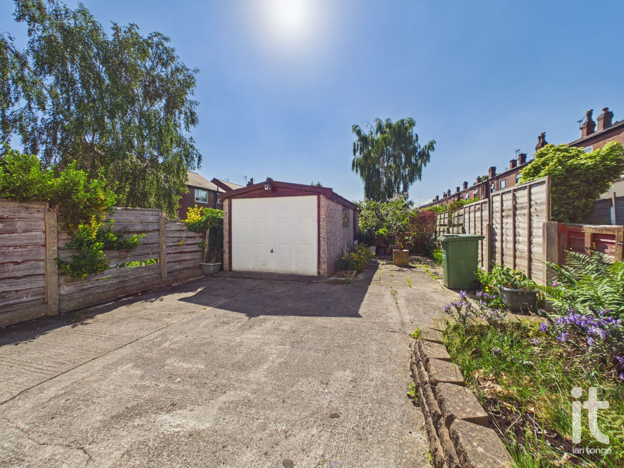 3 bedroom end terraced house For Sale in Stockport - Property photograph.