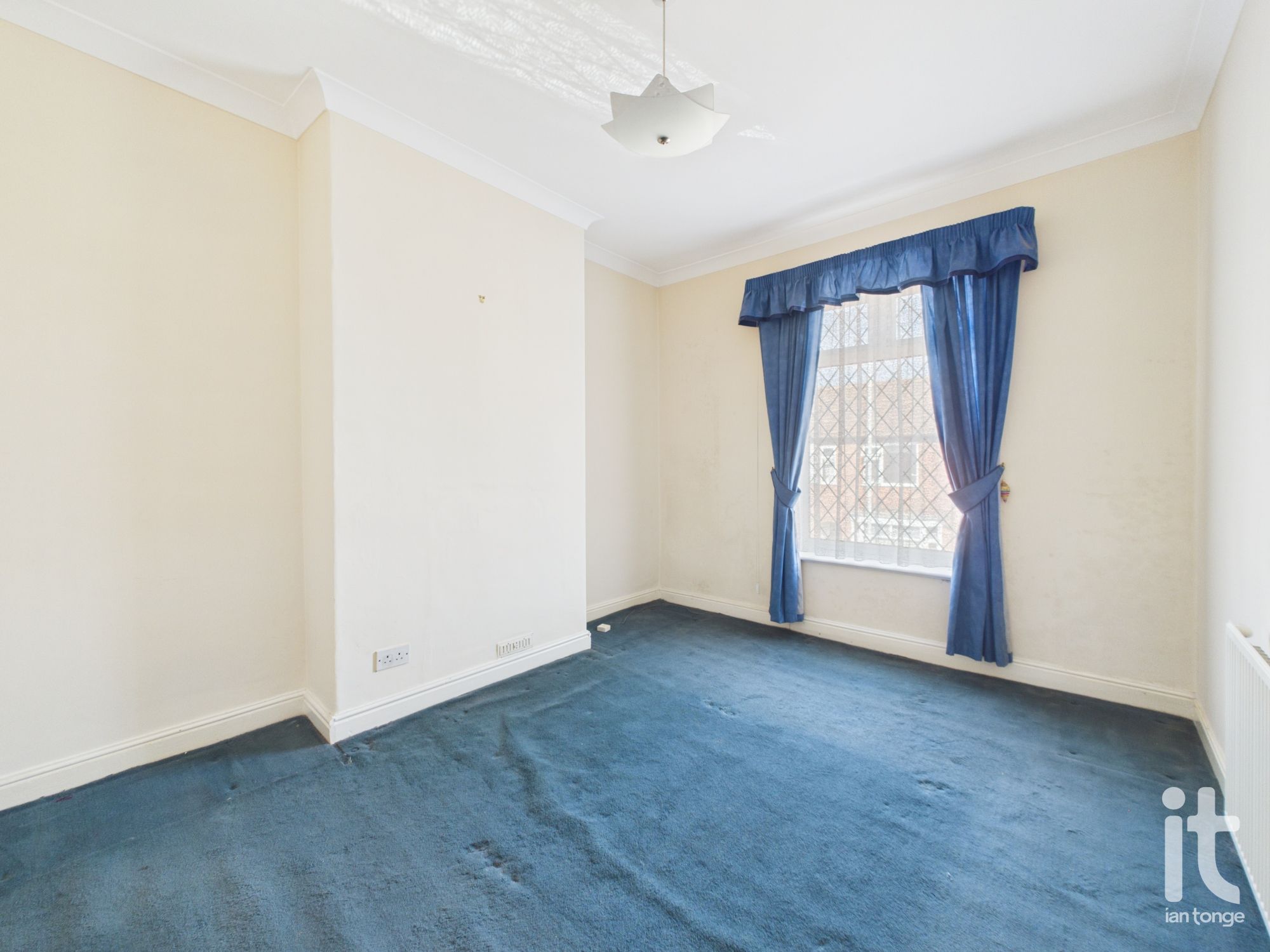 3 bedroom end terraced house For Sale in Stockport - Photograph 6.