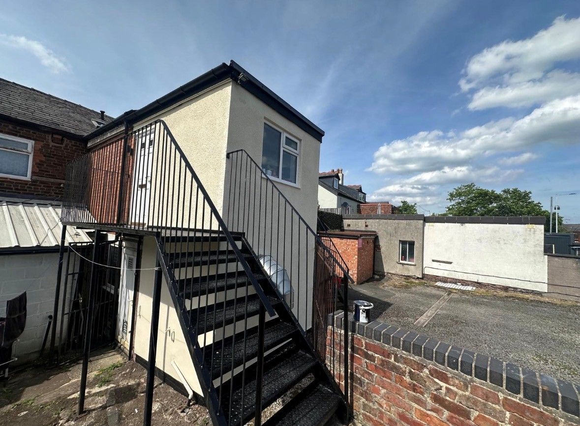 2 bedroom flat flat/apartment To Let in Stockport - Property photograph.