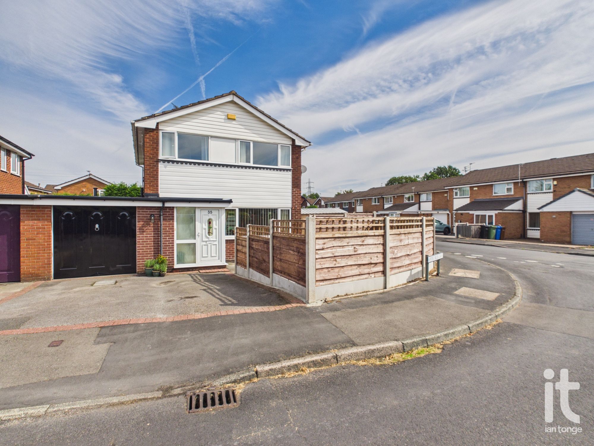 3 bedroom link detached house For Sale in Stockport - Photograph 1.