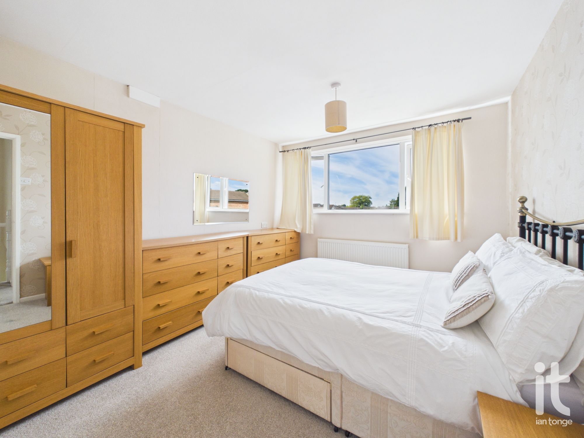 3 bedroom link detached house For Sale in Stockport - Photograph 13.