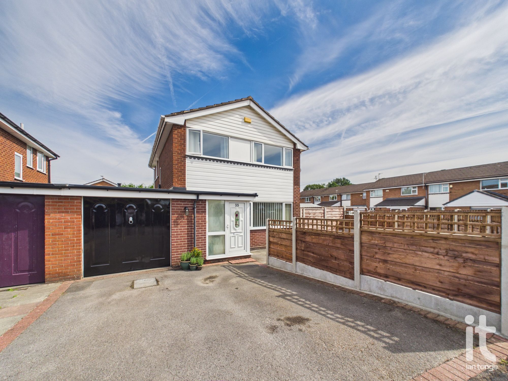3 bedroom link detached house For Sale in Stockport - Property photograph.