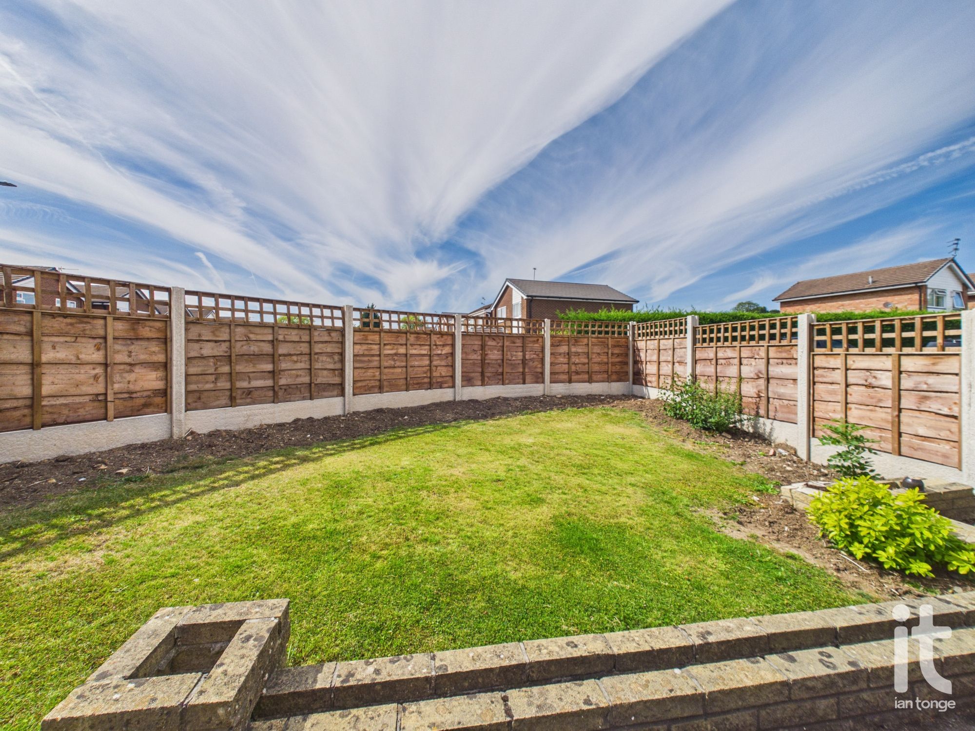 3 bedroom link detached house For Sale in Stockport - Photograph 3.