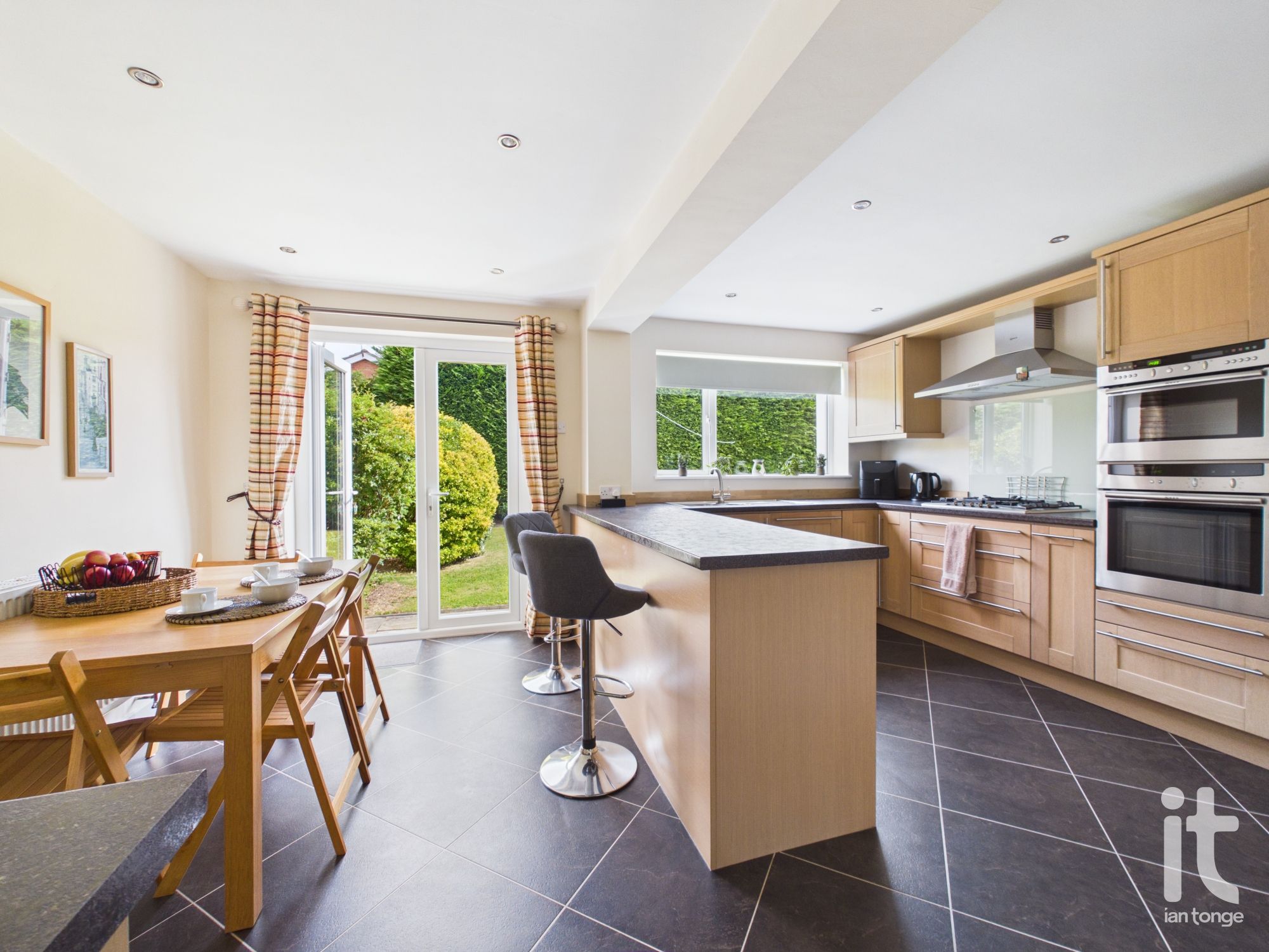 3 bedroom link detached house For Sale in Stockport - Property photograph.