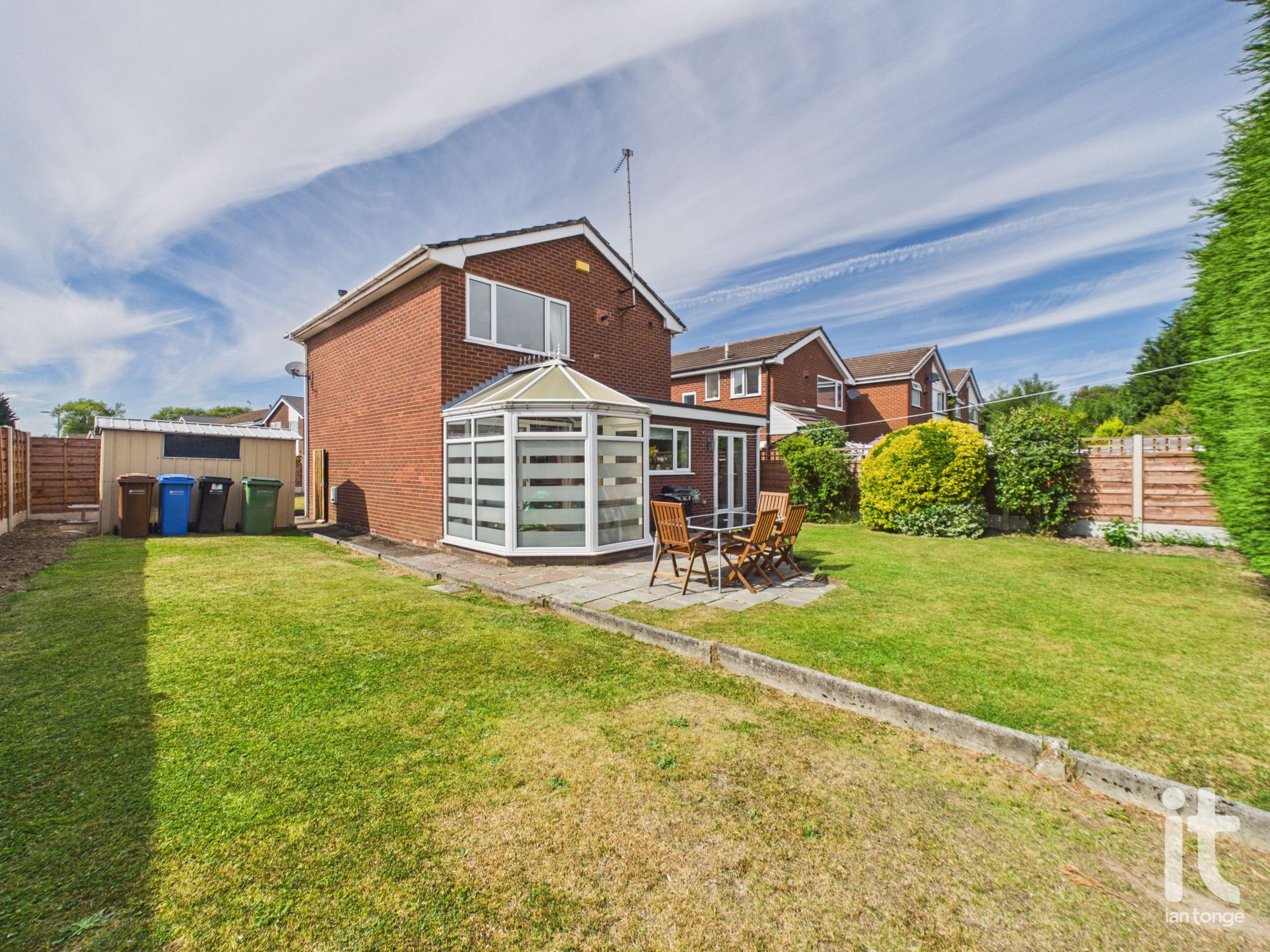 3 bedroom link detached house For Sale in Stockport - Property photograph.