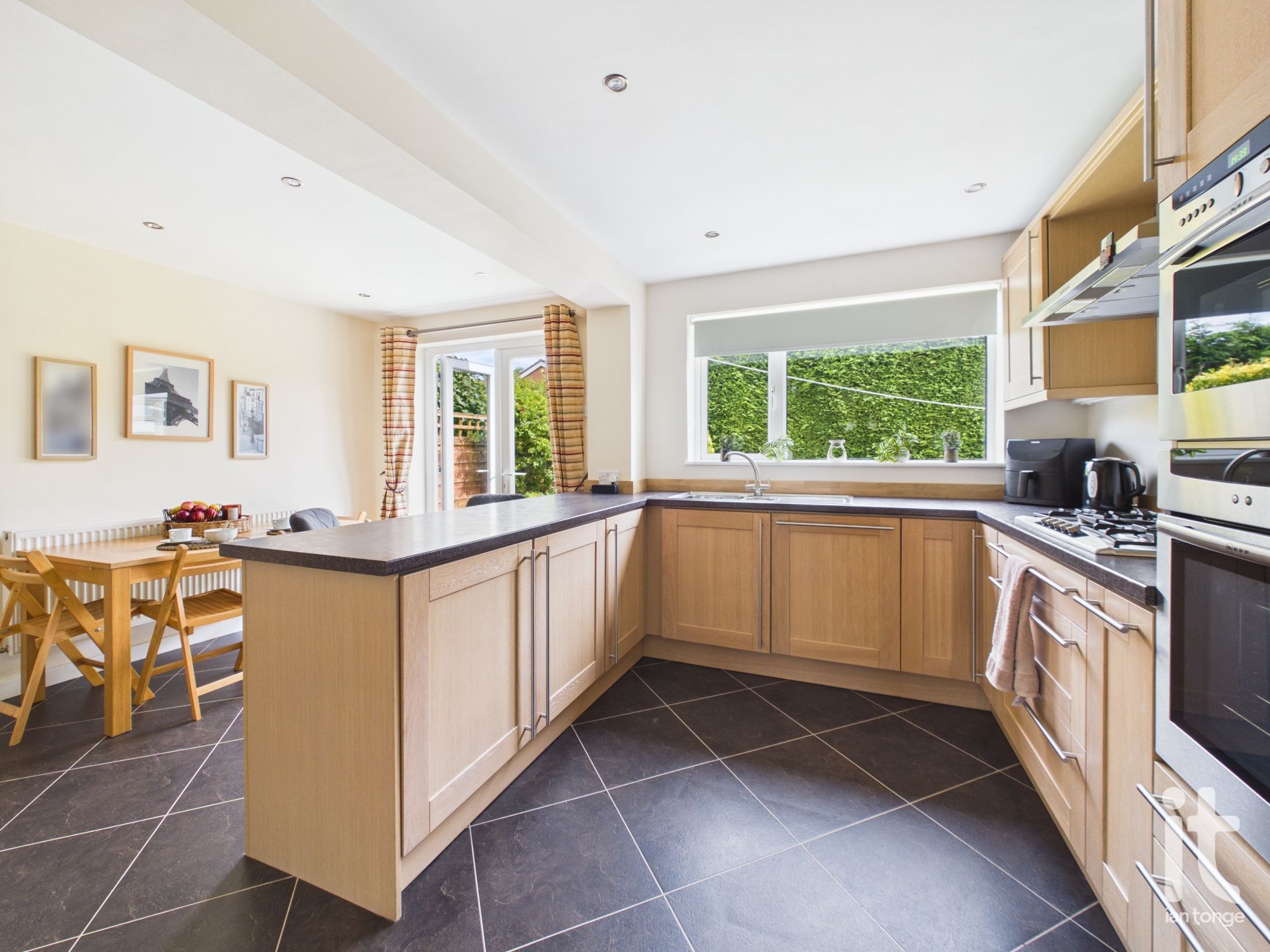 3 bedroom link detached house For Sale in Stockport - Photograph 31.