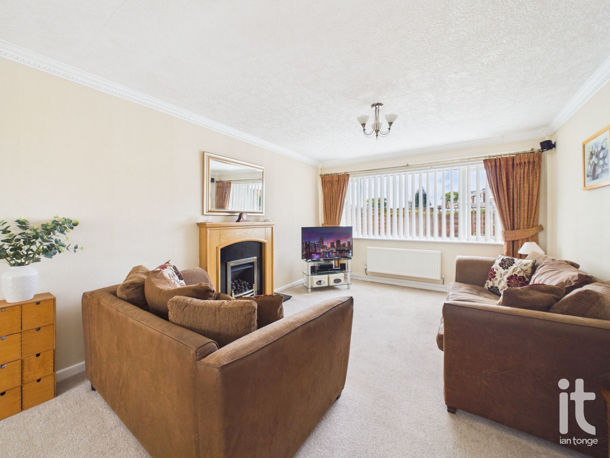 3 bedroom link detached house For Sale in Stockport - Photograph 24.