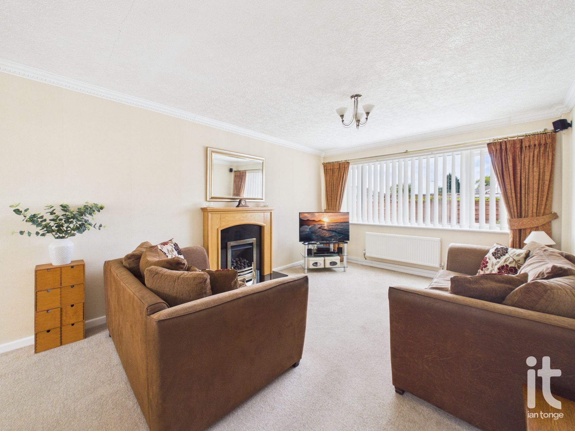 3 bedroom link detached house For Sale in Stockport - Photograph 25.