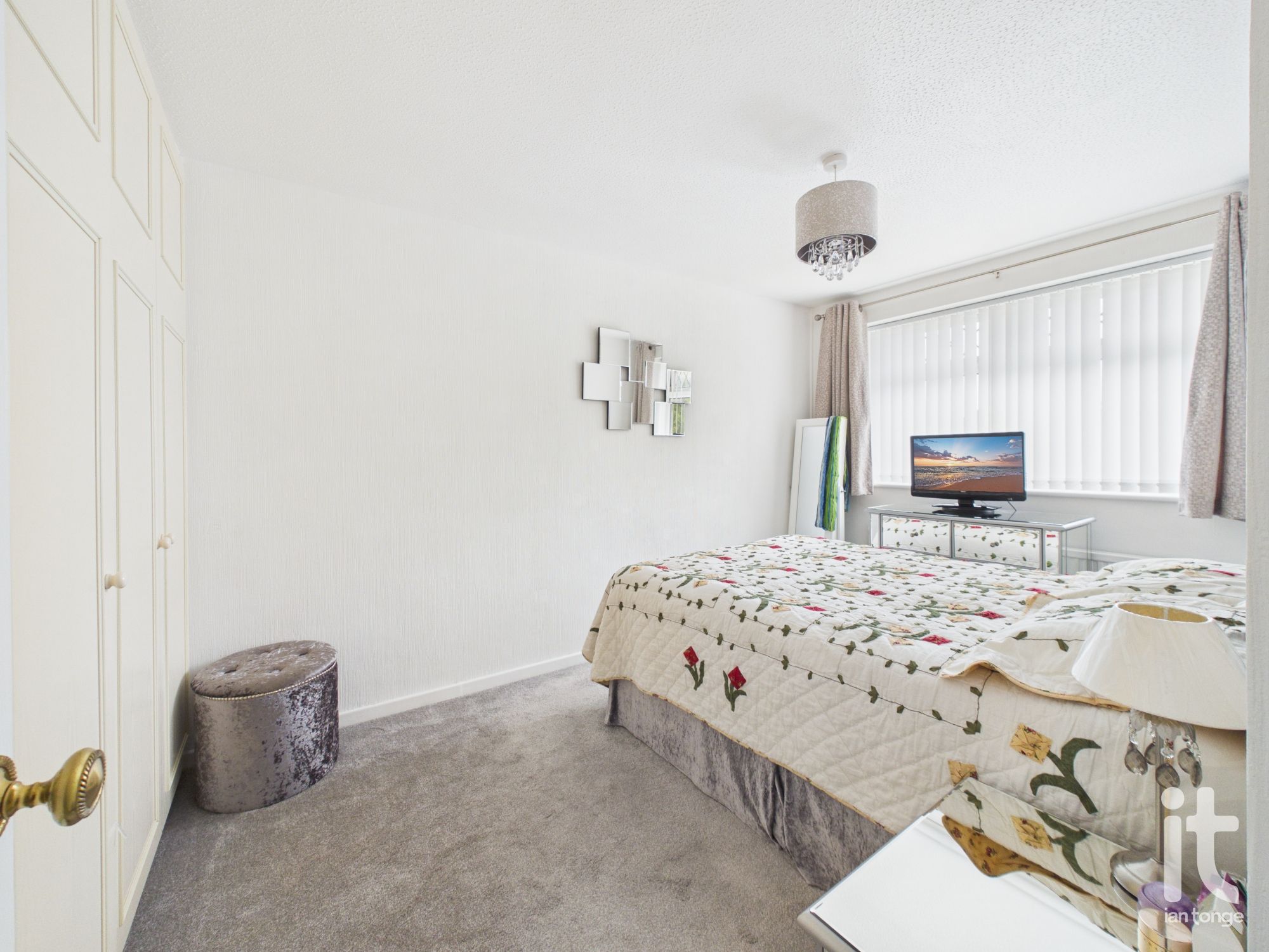 3 bedroom semi-detached house For Sale in Stockport - Photograph 11.
