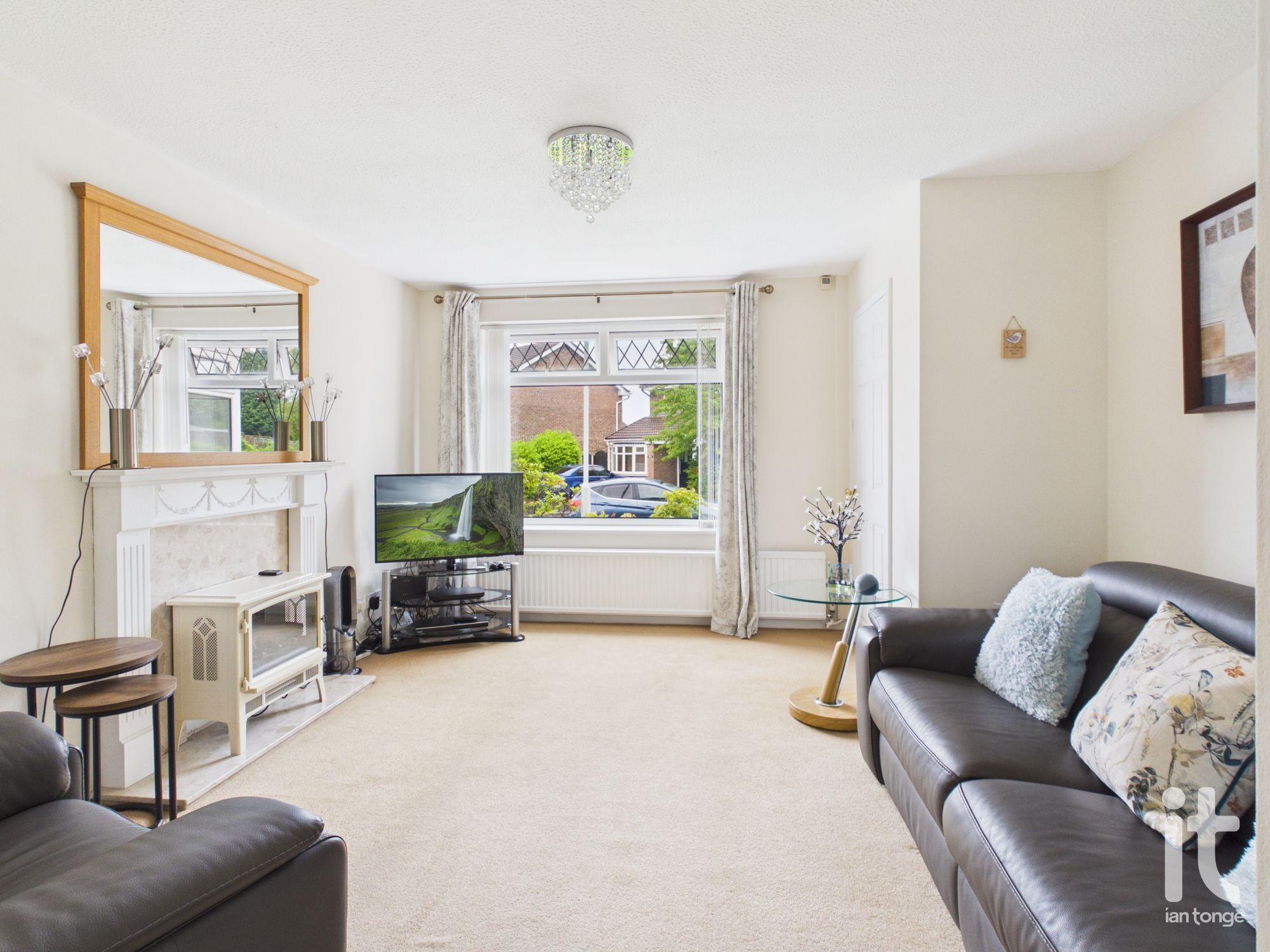 3 bedroom semi-detached house For Sale in Stockport - Photograph 7.