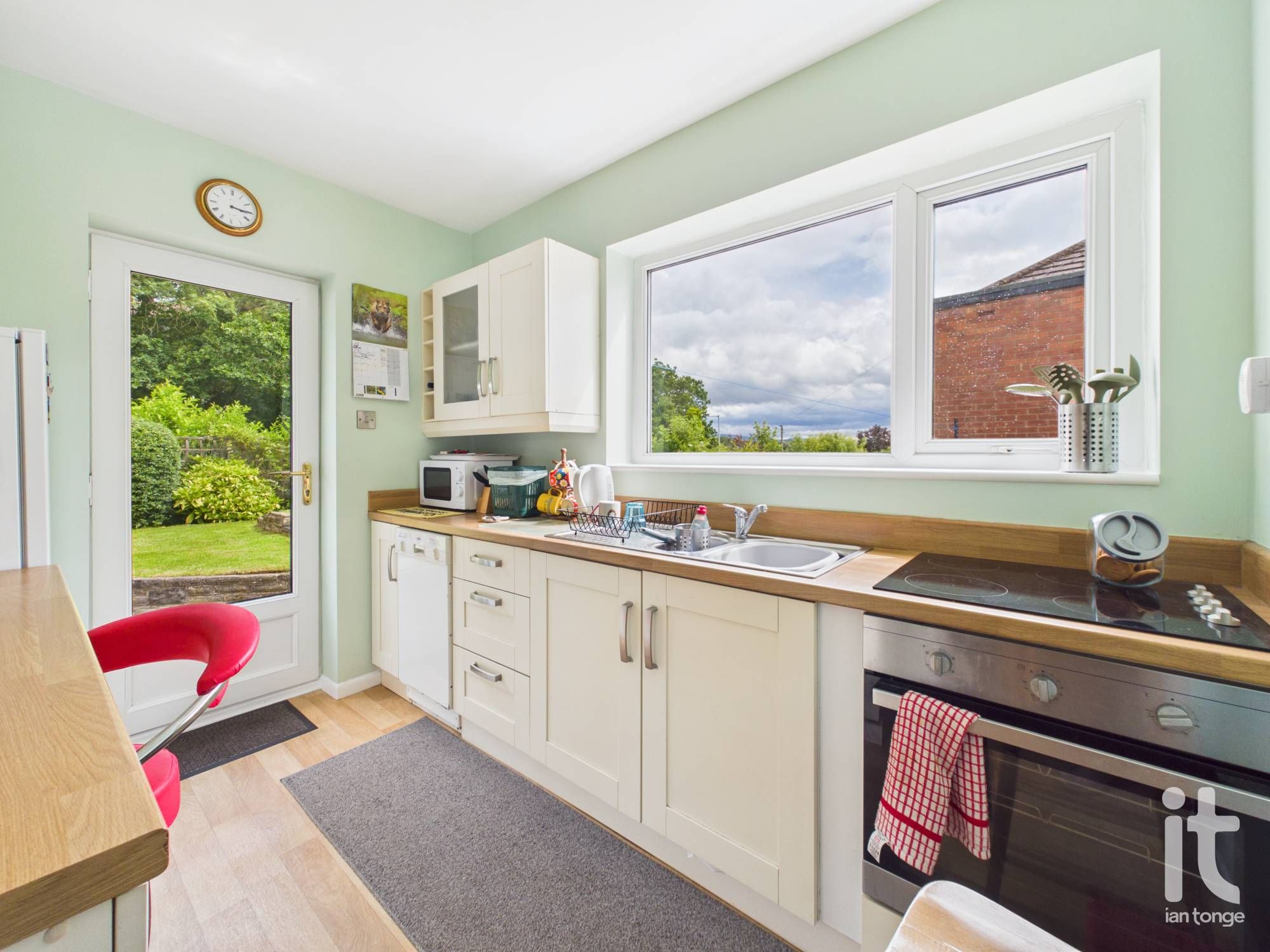 2 bedroom detached bungalow For Sale in Stockport - Photograph 8.