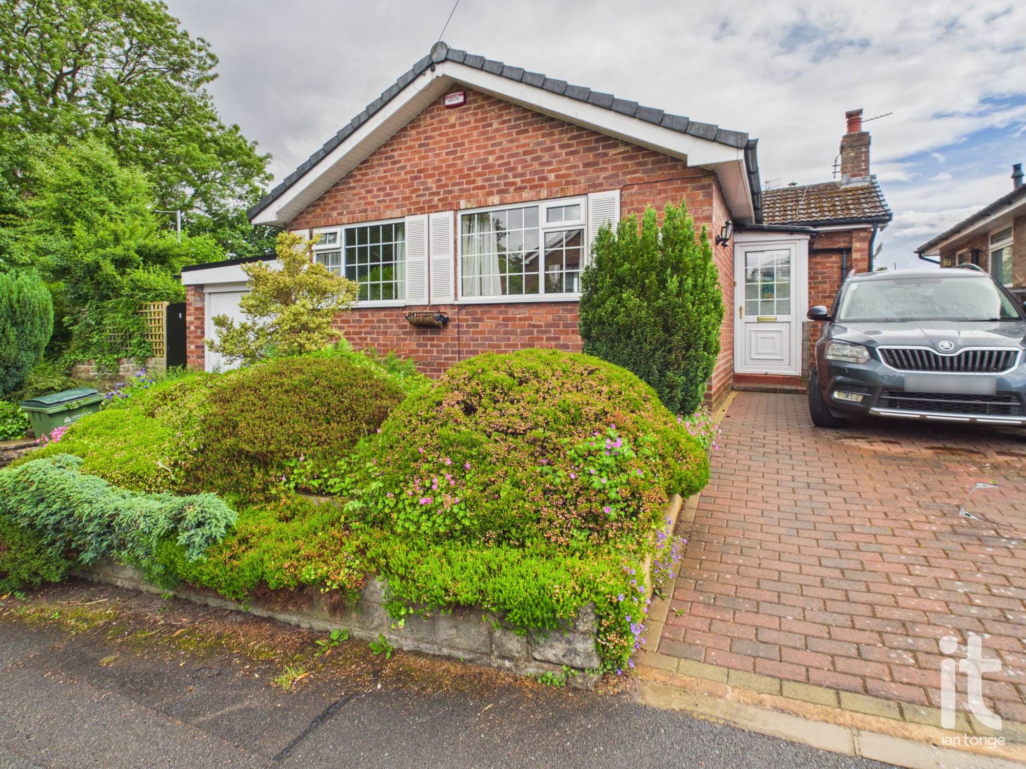 2 bedroom detached bungalow For Sale in Stockport - Property photograph.