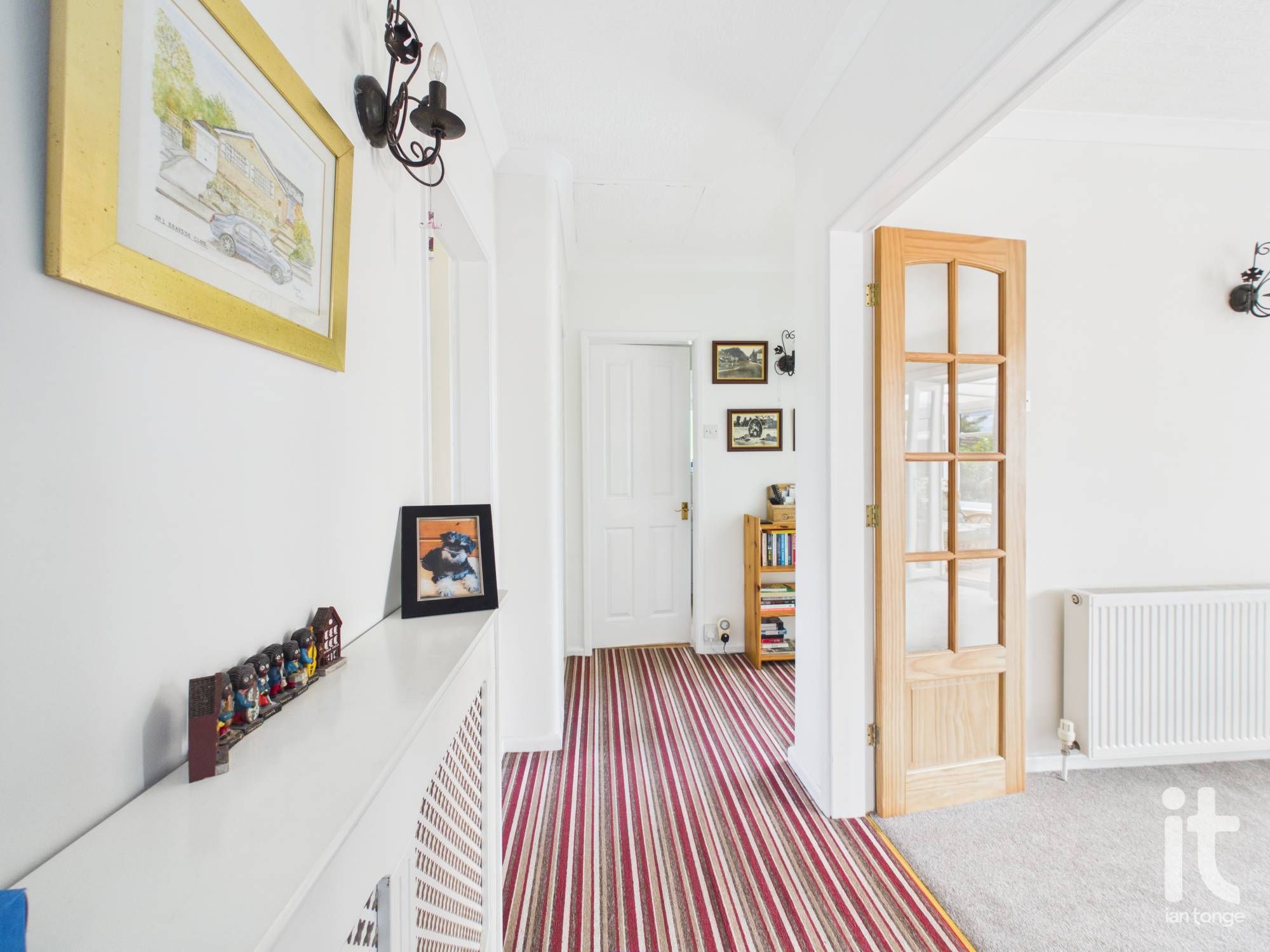 2 bedroom detached bungalow For Sale in Stockport - Property photograph.