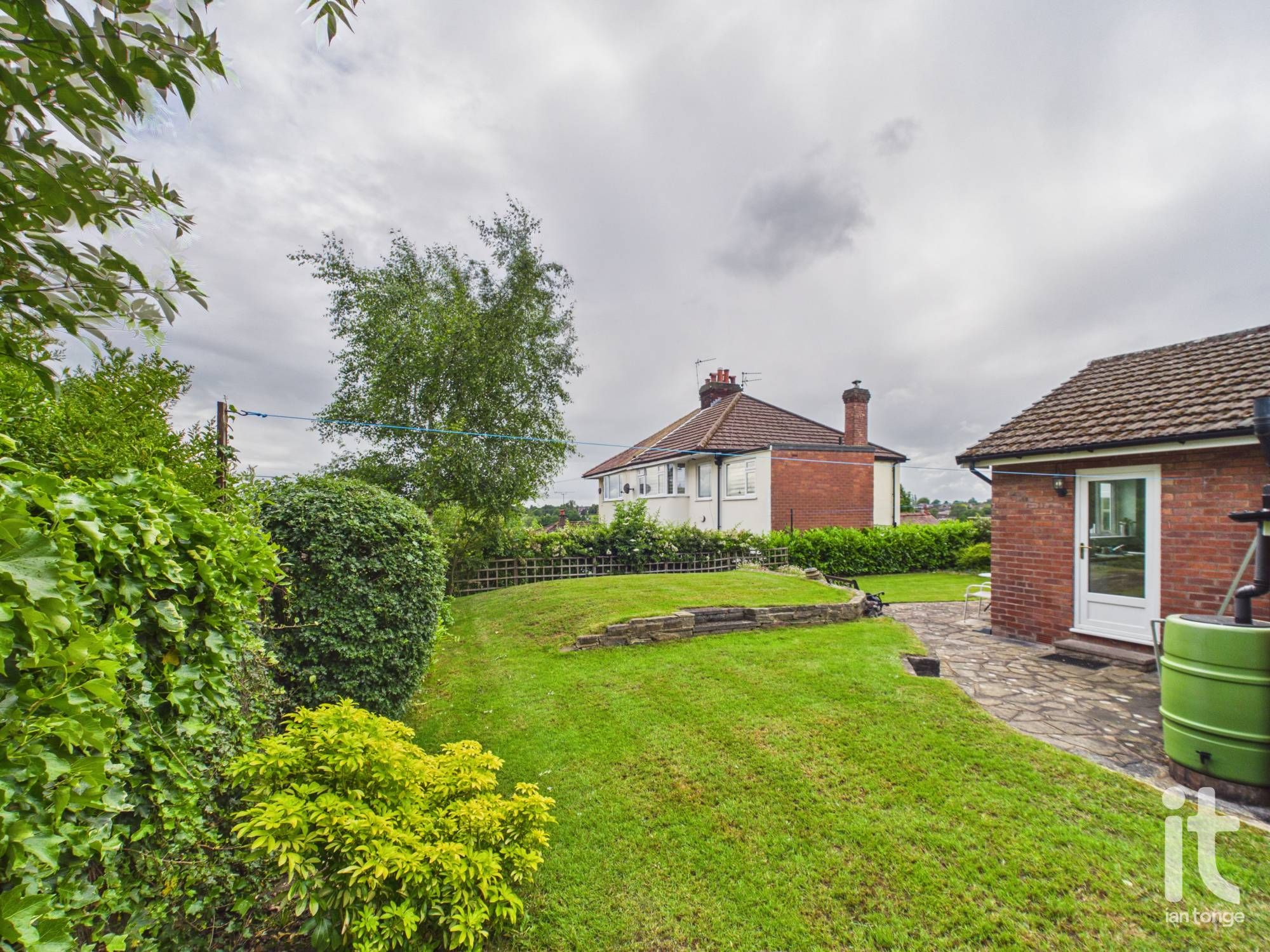 2 bedroom detached bungalow For Sale in Stockport - Photograph 16.